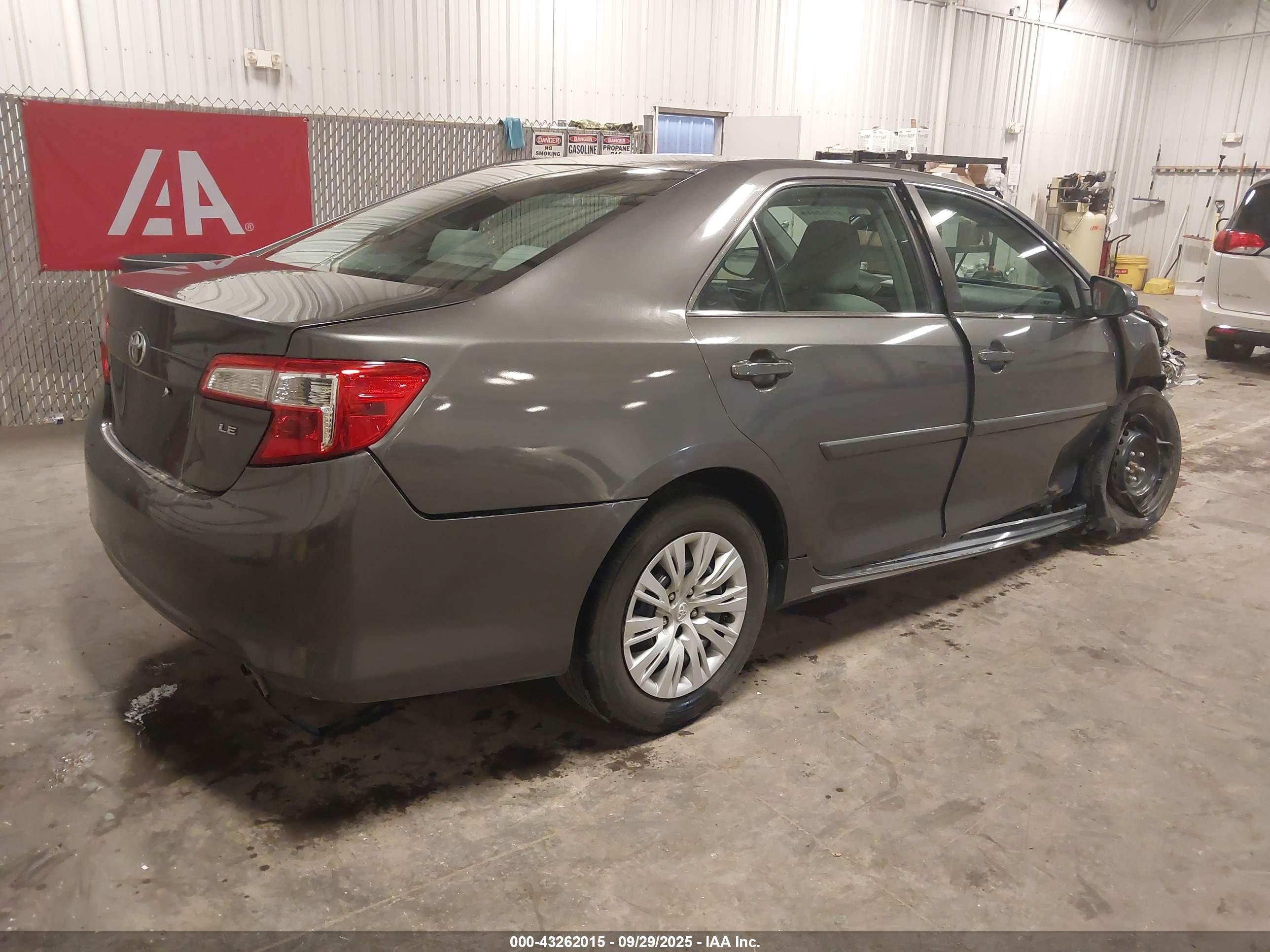 TOYOTA CAMRY image 4