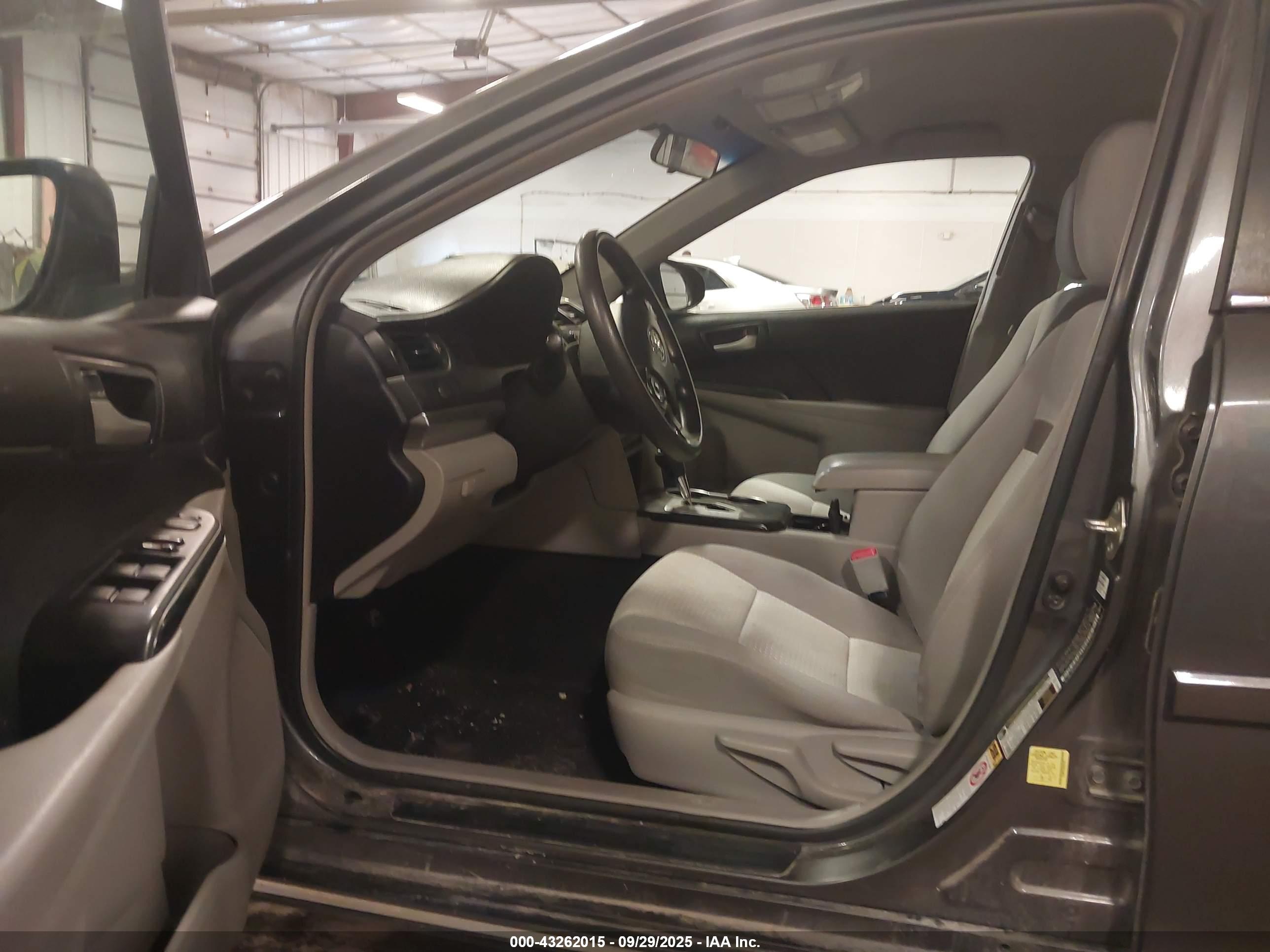 TOYOTA CAMRY image 5