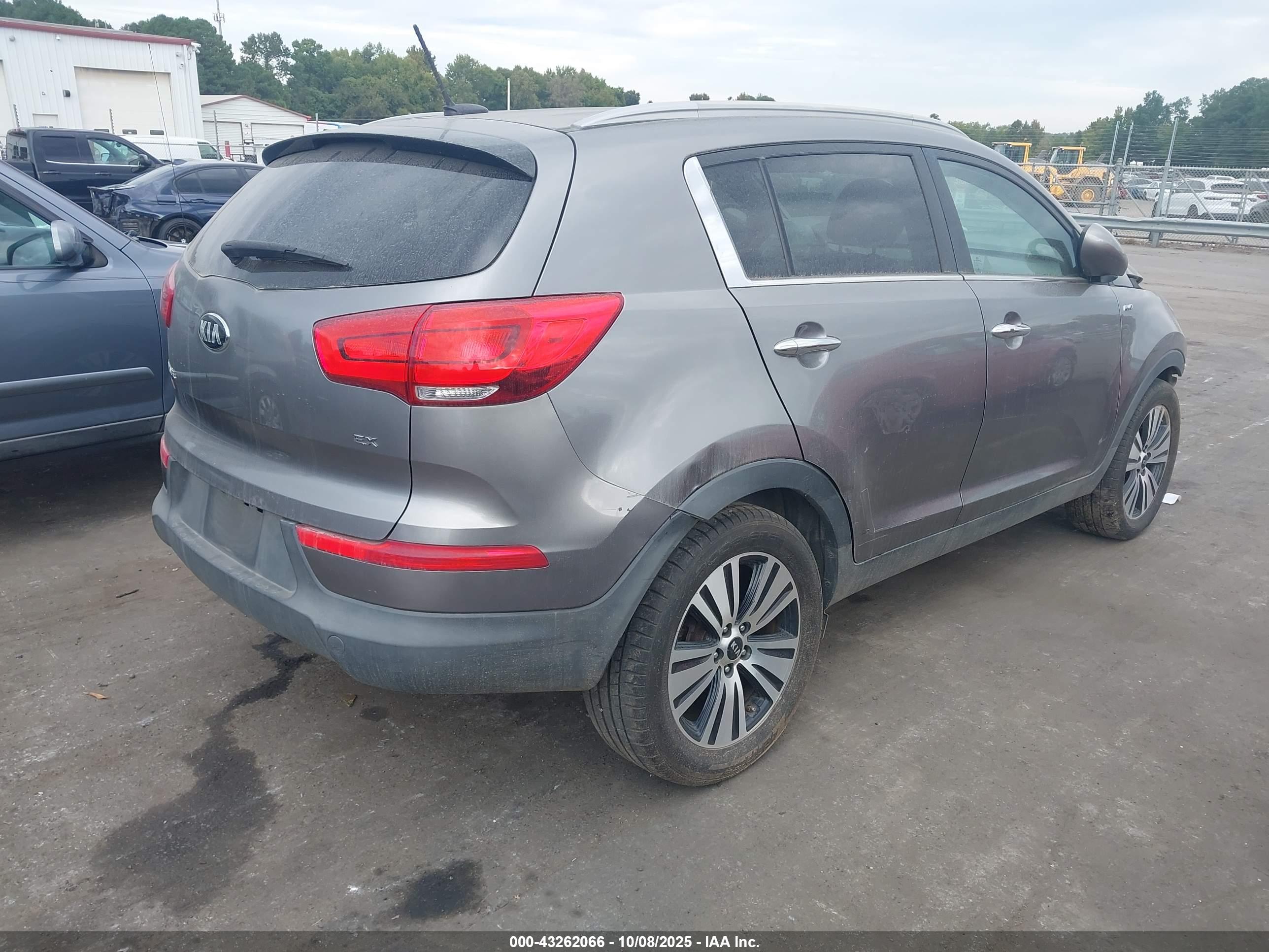 KIA SPORTAGE image 4