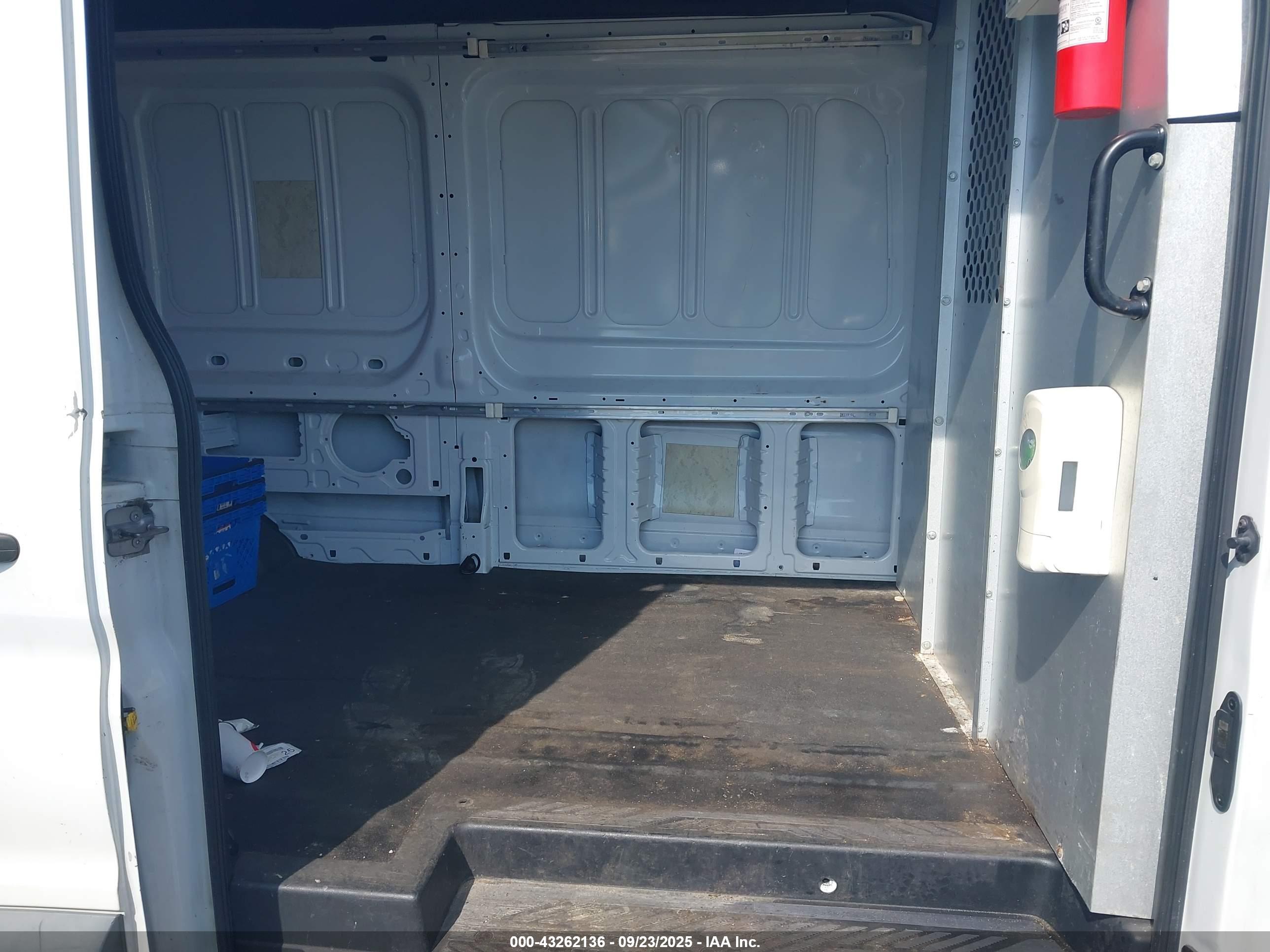 FORD TRANSIT-250 image 8