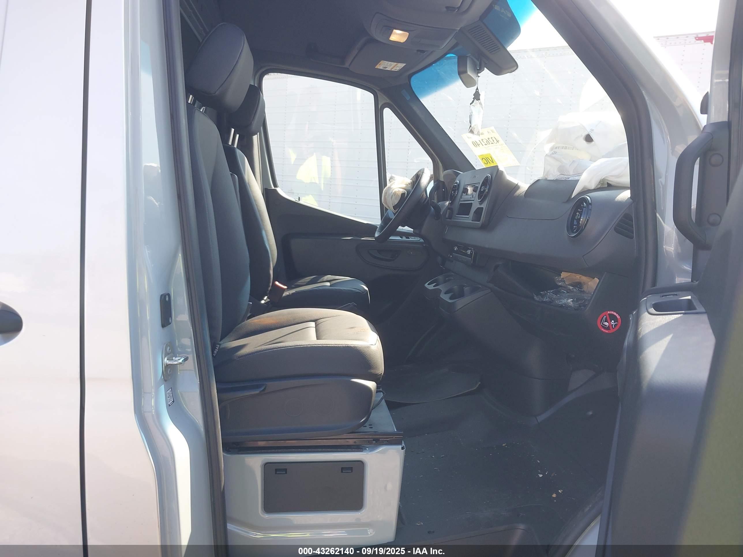 MERCEDES-BENZ SPRINTER image 5