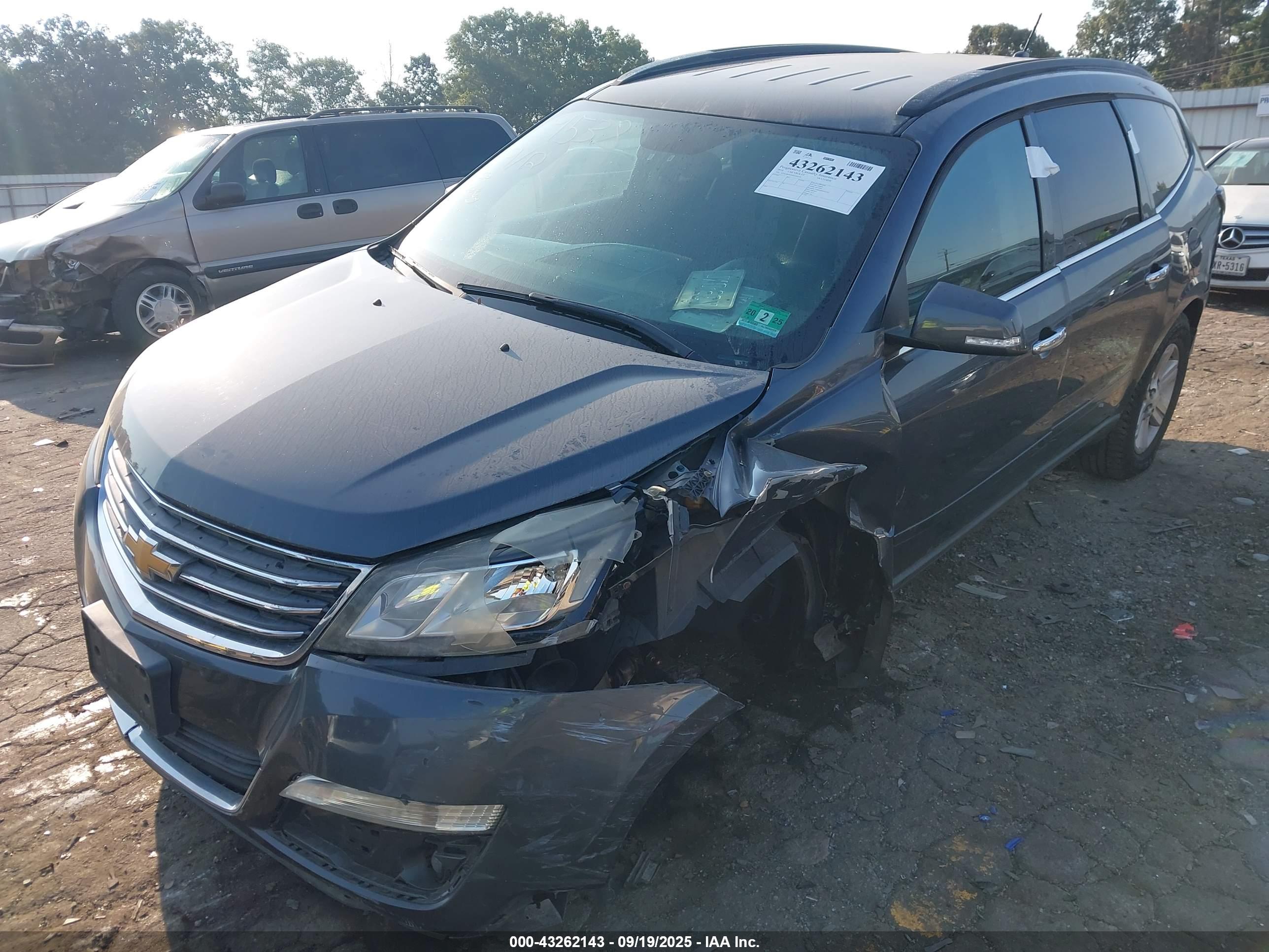 CHEVROLET TRAVERSE image 6