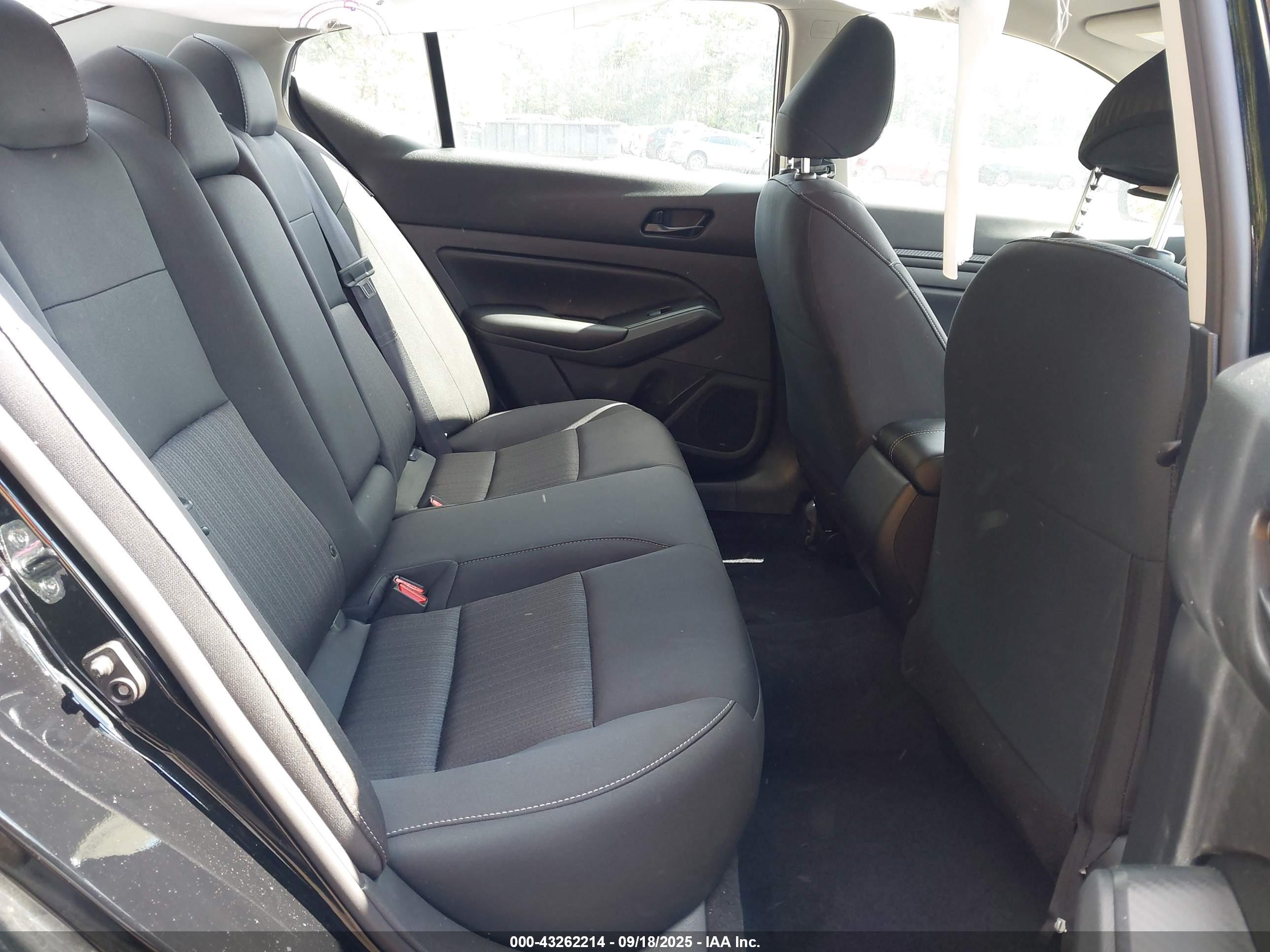 NISSAN ALTIMA image 8
