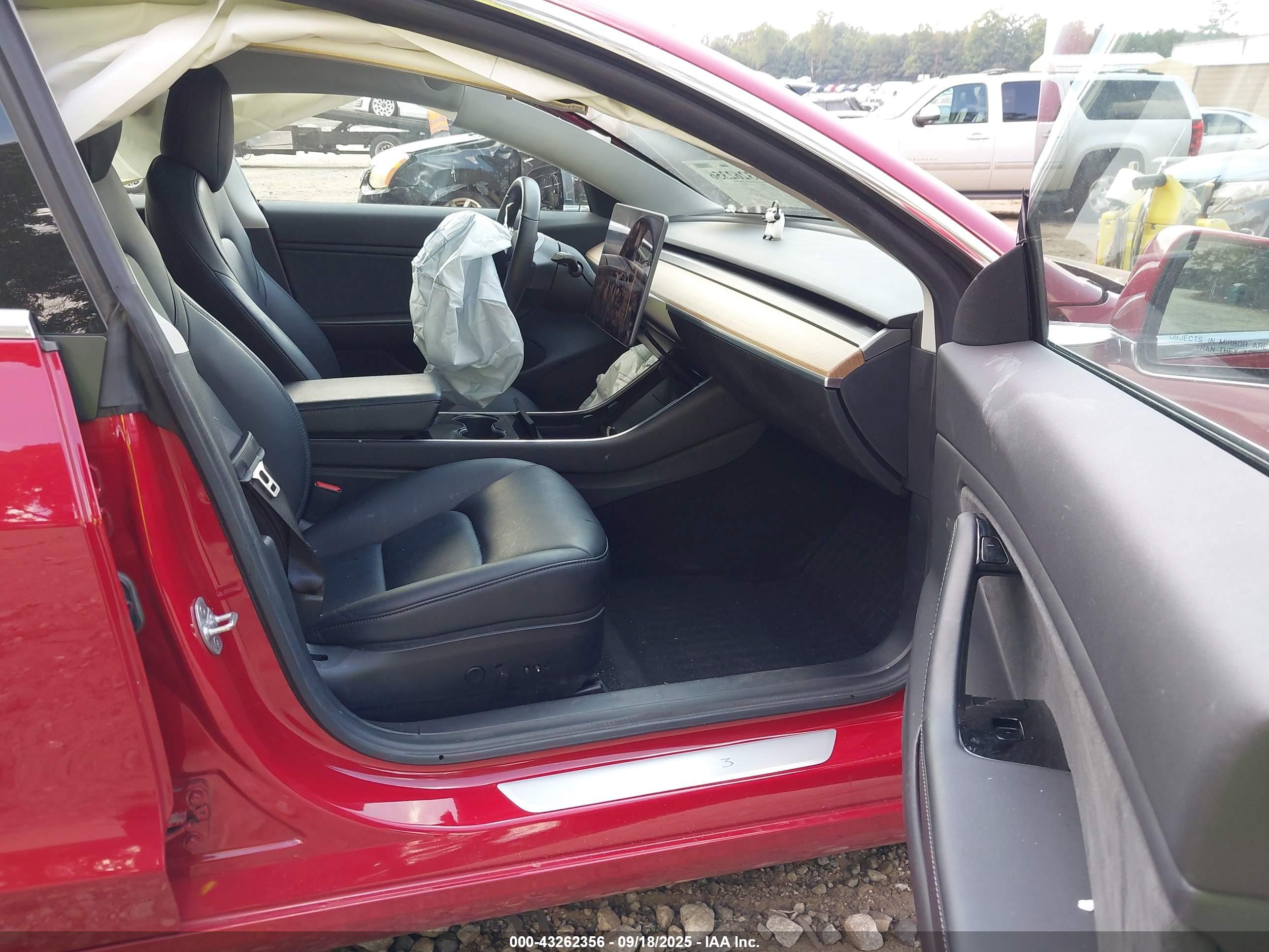 TESLA MODEL image 5