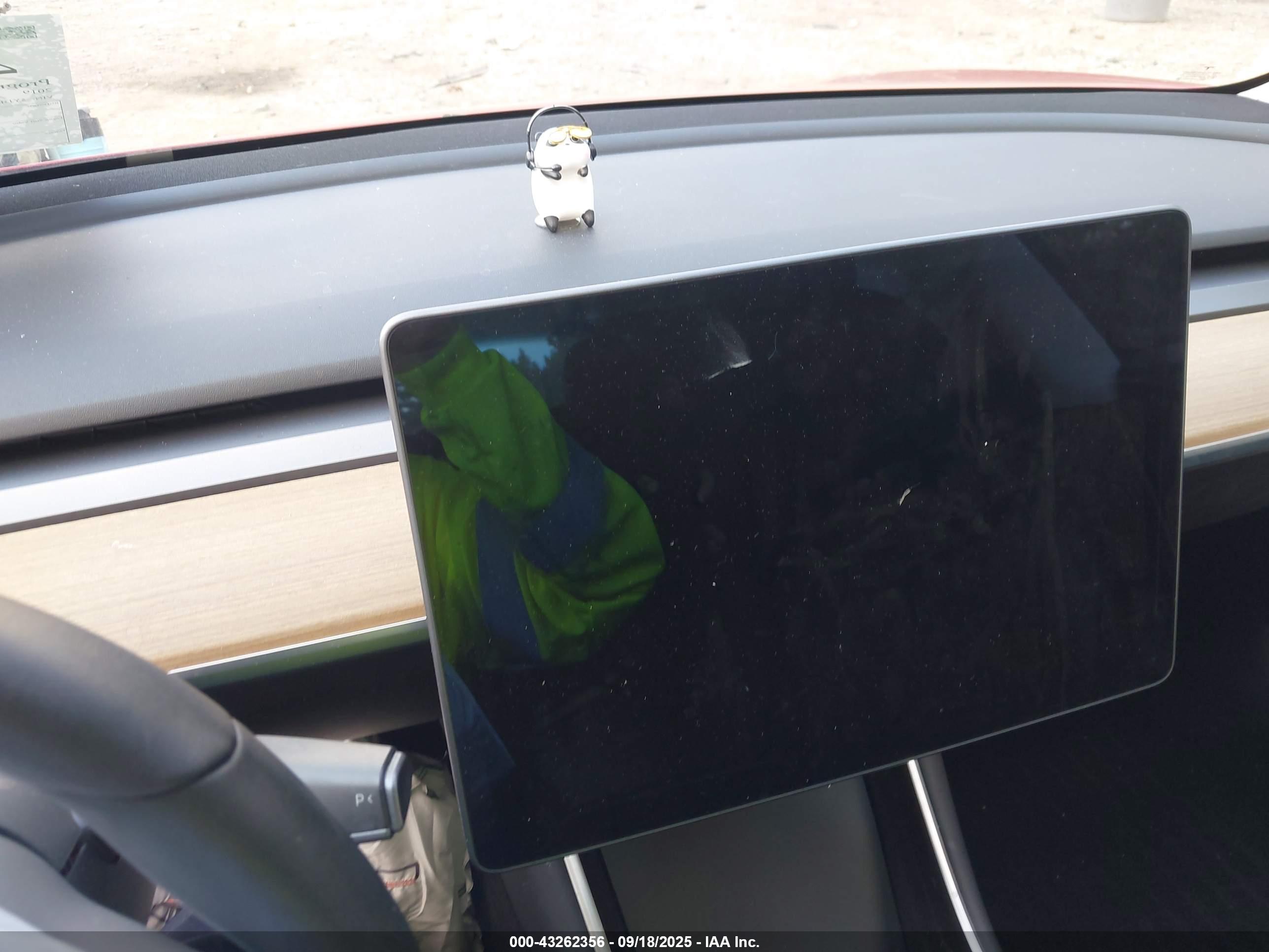 TESLA MODEL image 7