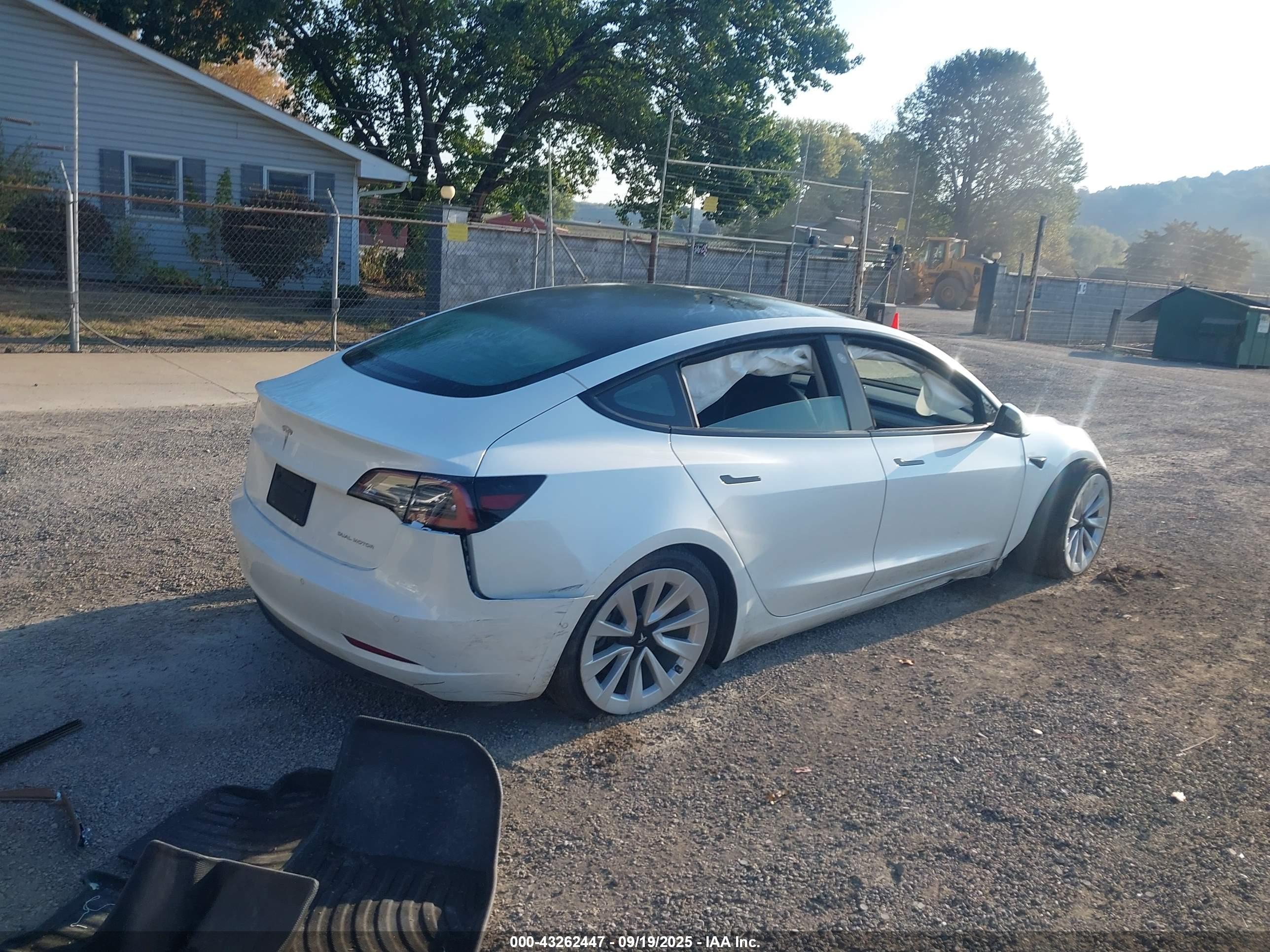 TESLA MODEL image 4