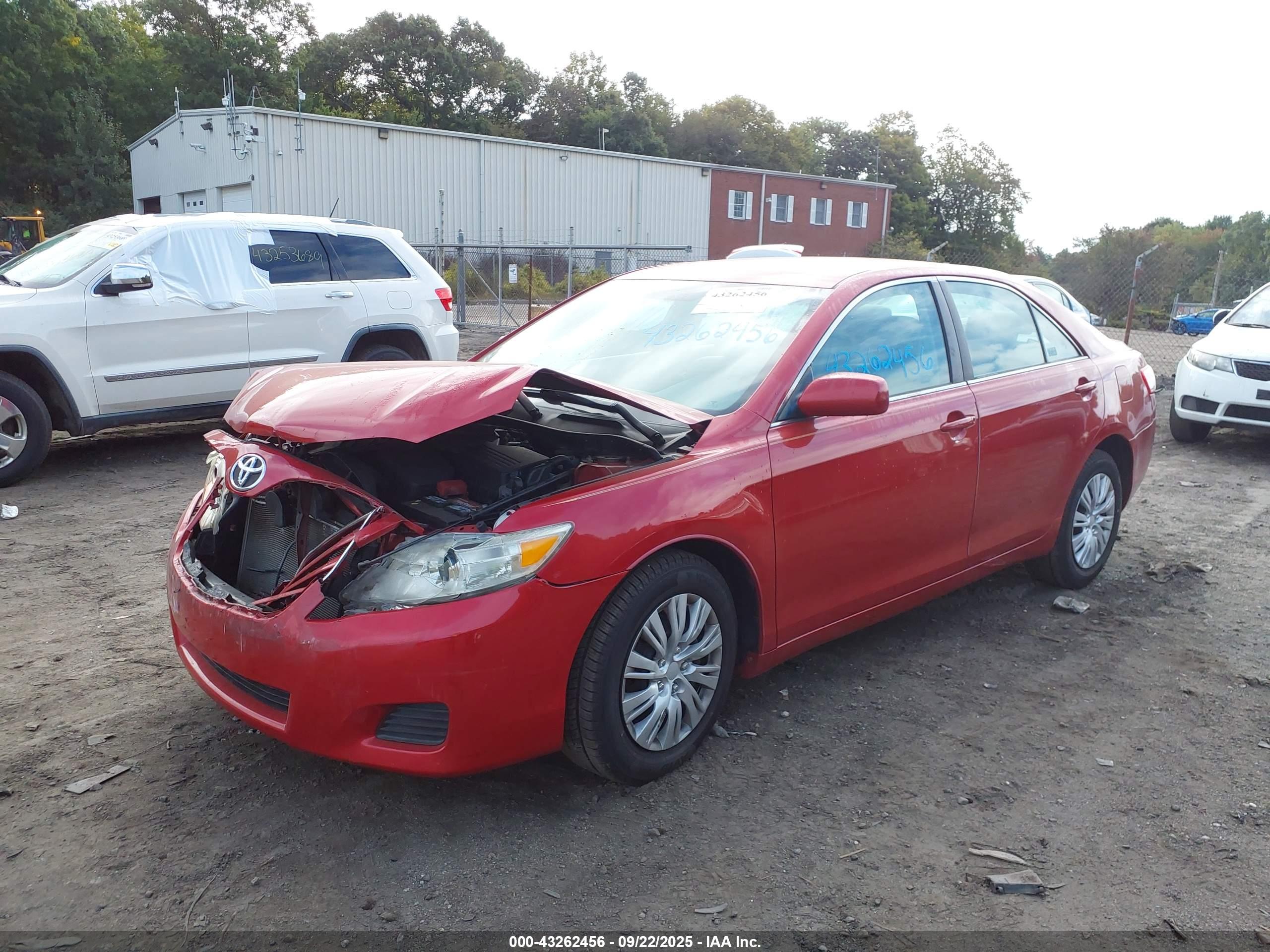 TOYOTA CAMRY image 2