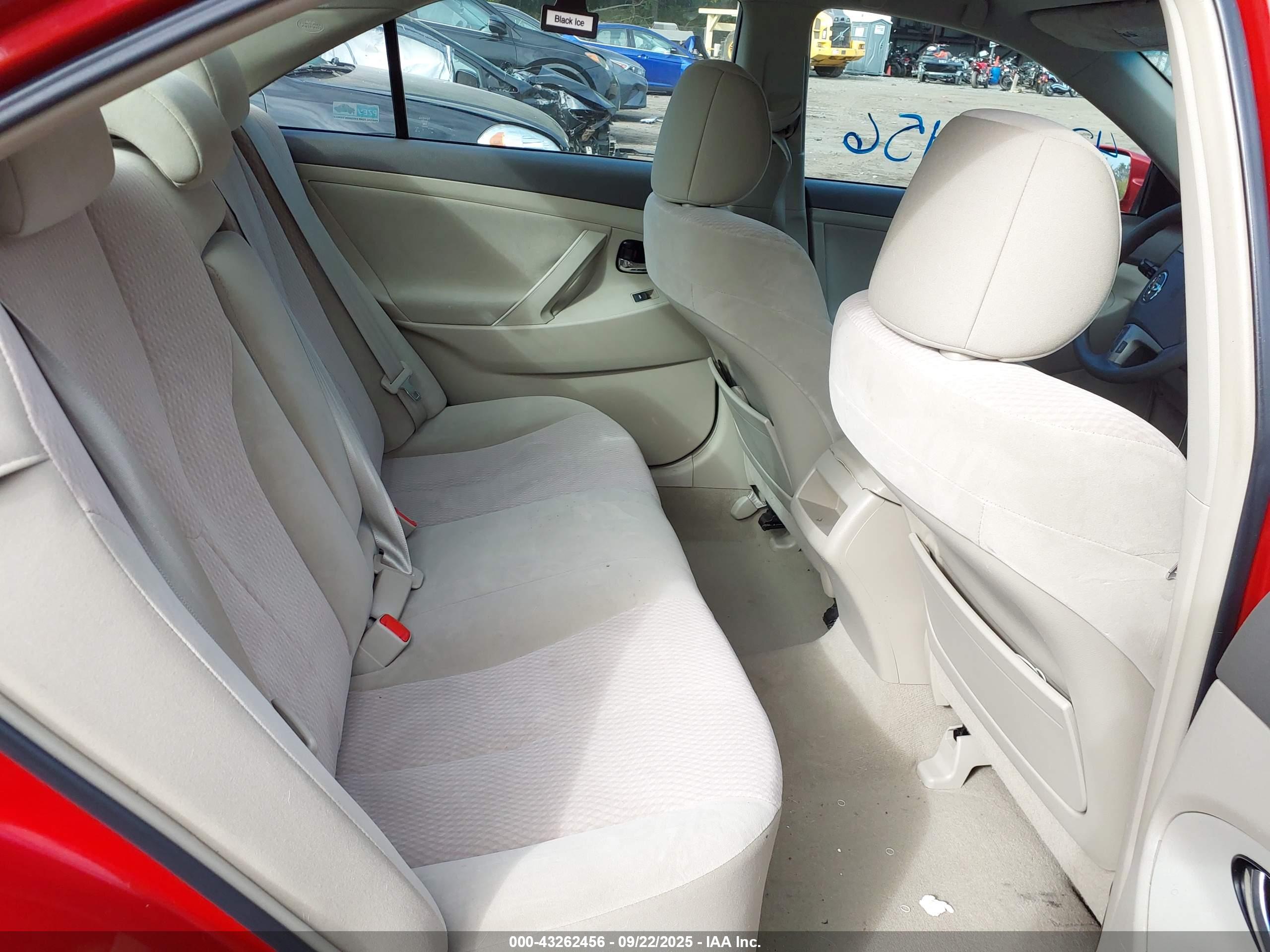 TOYOTA CAMRY image 8