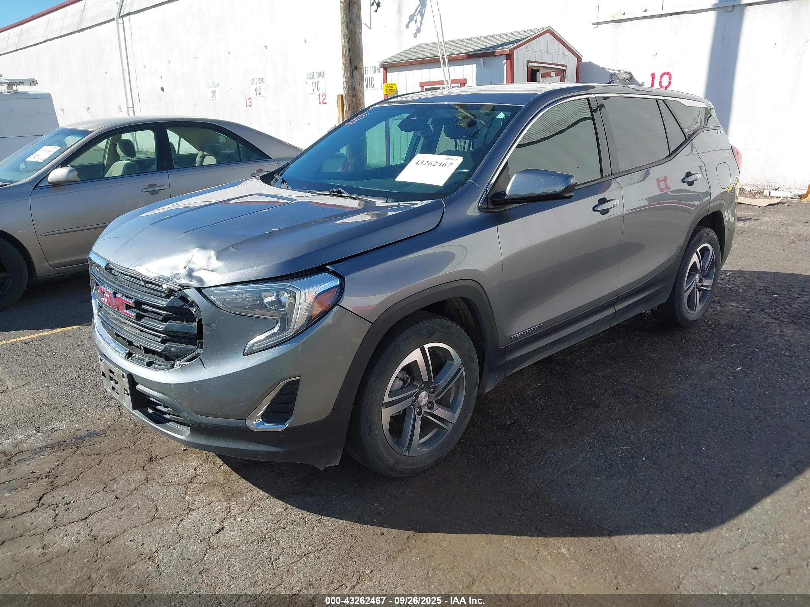 GMC TERRAIN image 2