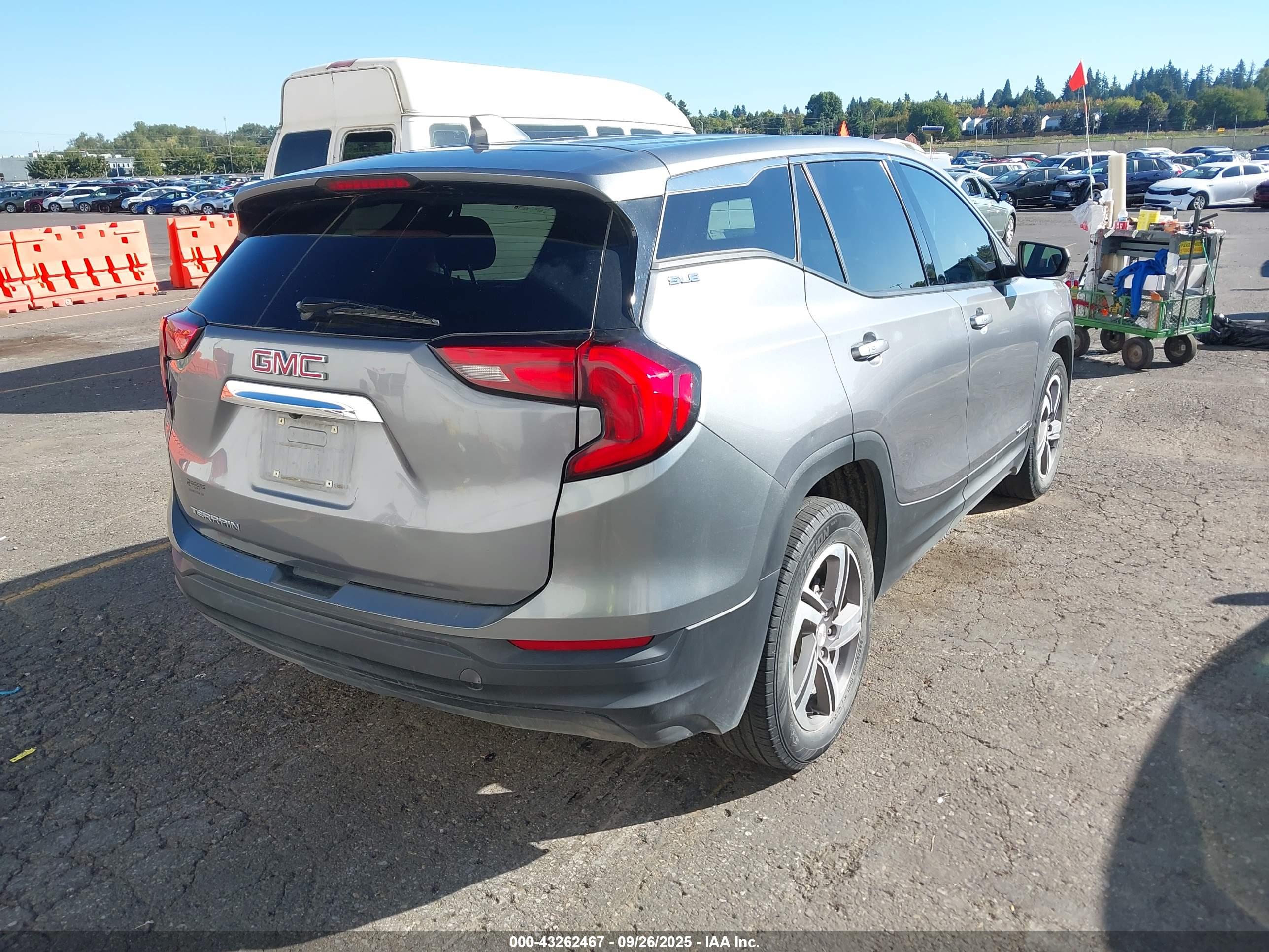 GMC TERRAIN image 4