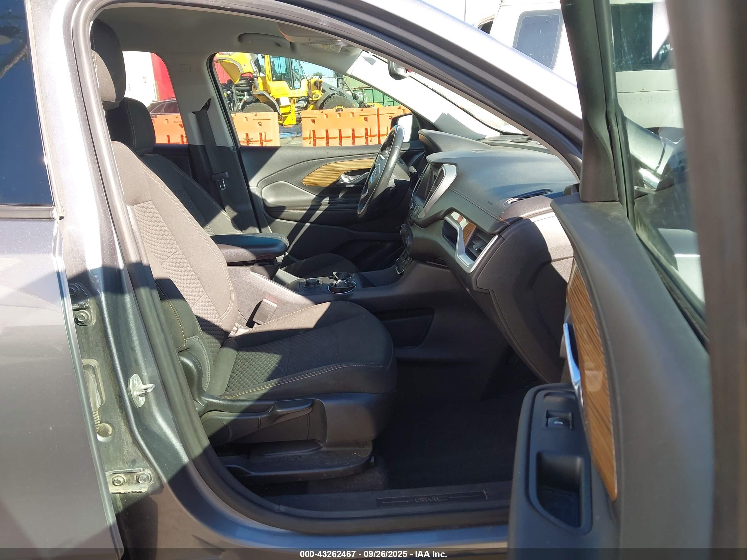 GMC TERRAIN image 5