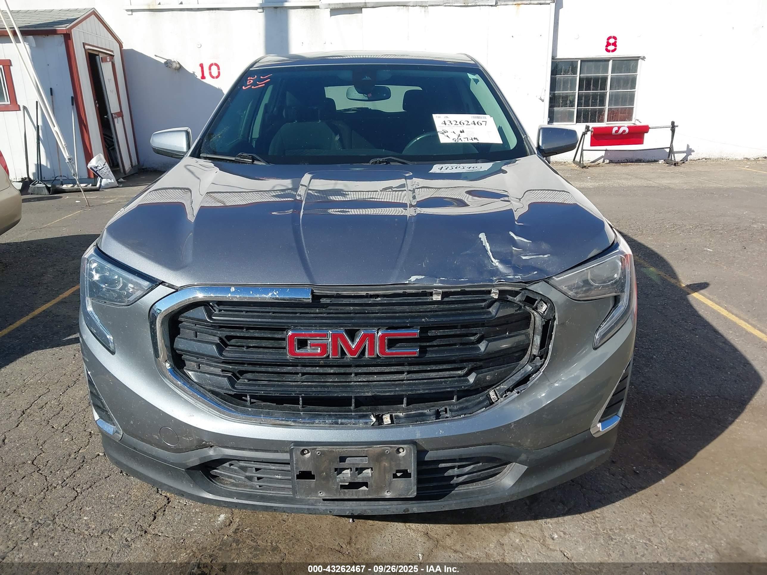 GMC TERRAIN image 6