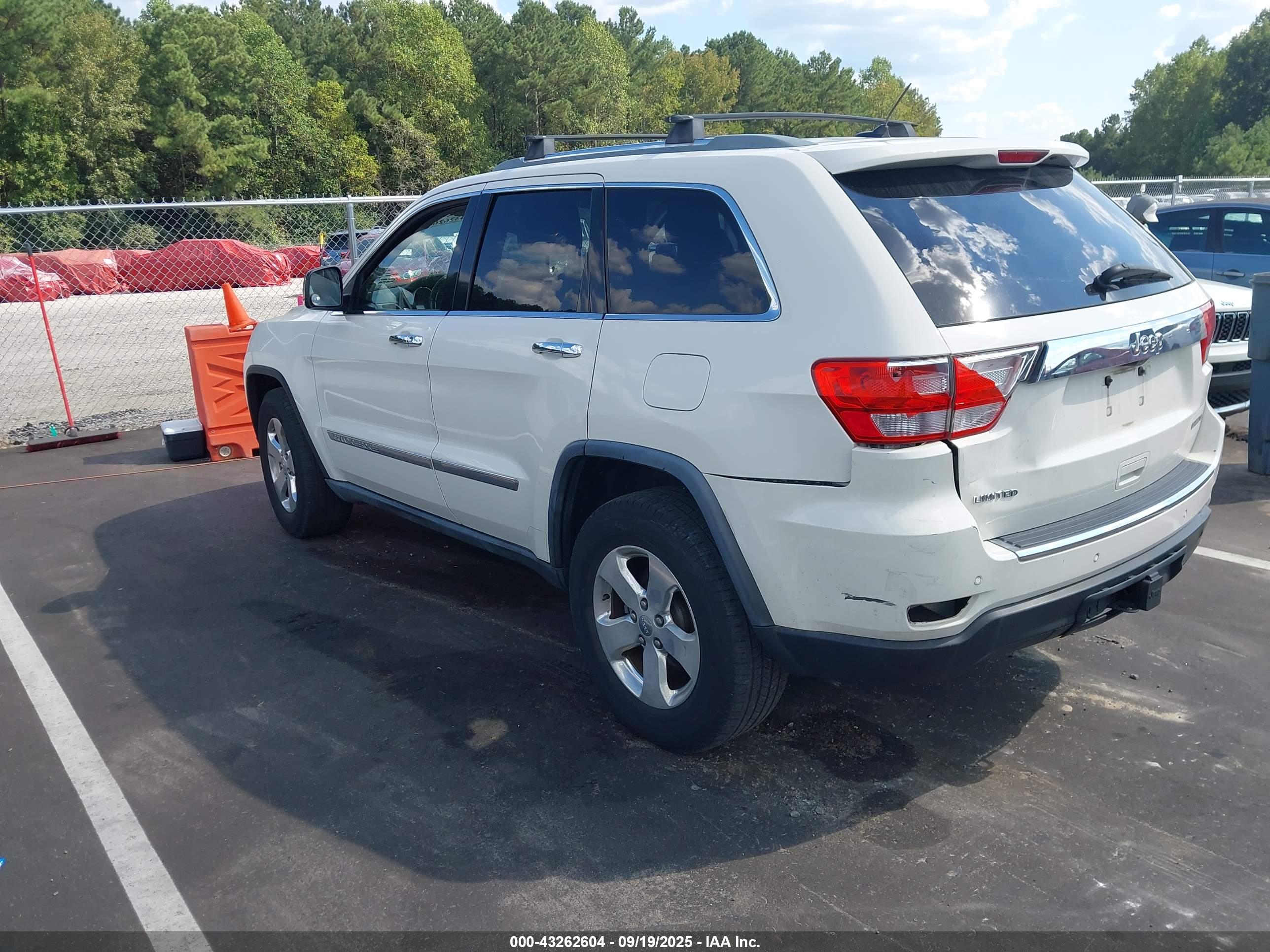JEEP GRAND image 3