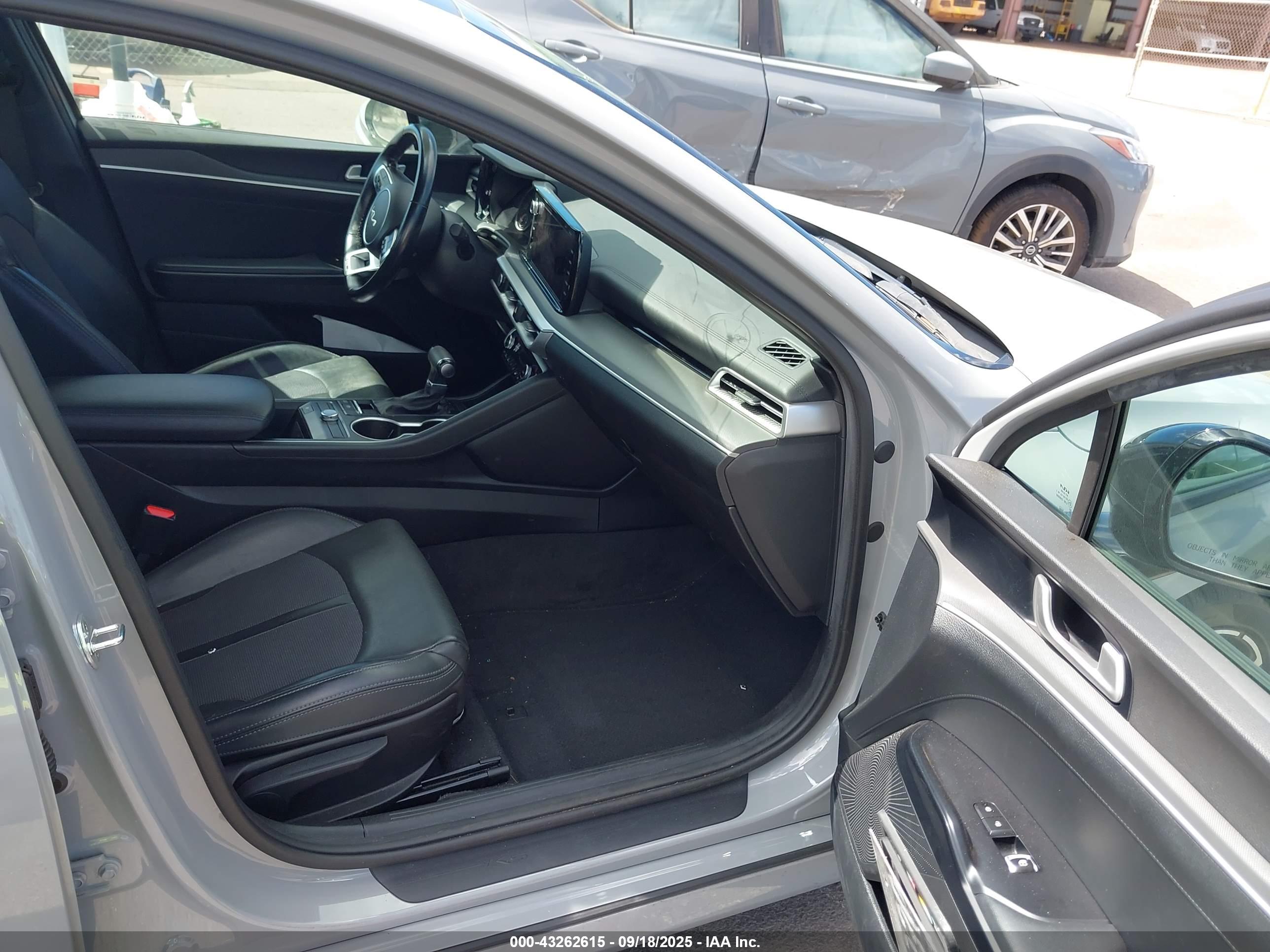 KIA K5 image 5