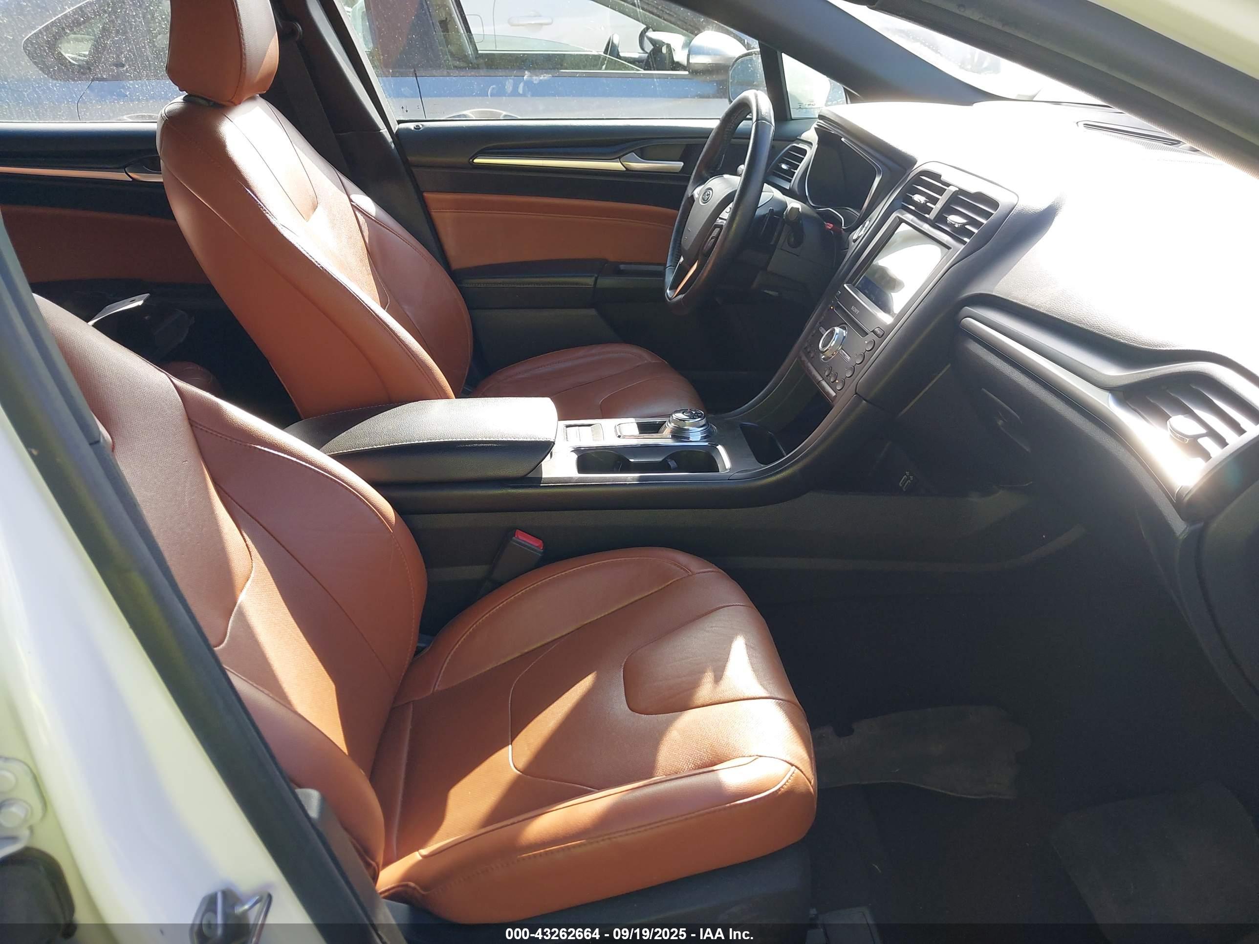FORD FUSION image 5