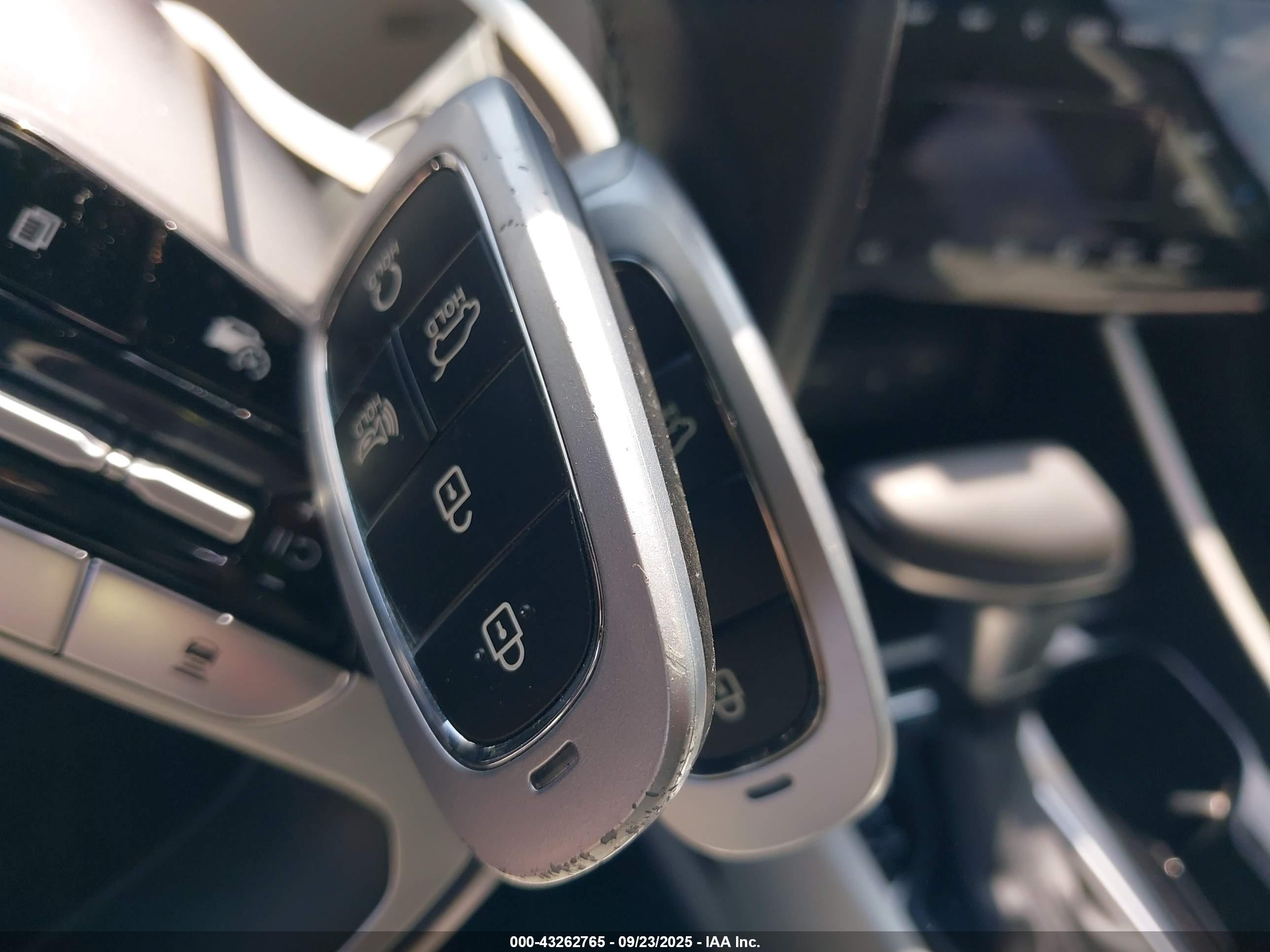 HYUNDAI TUCSON image 11