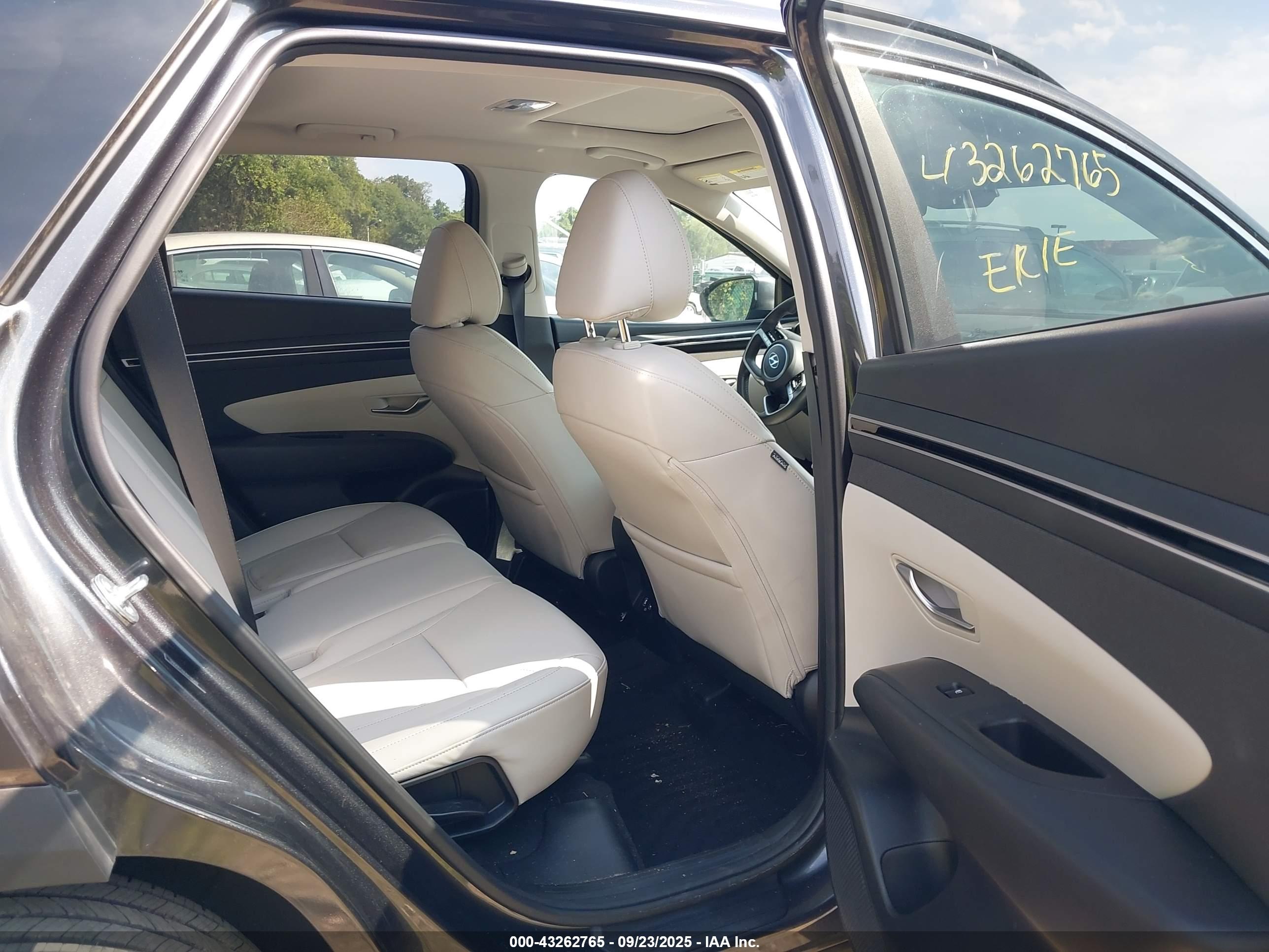 HYUNDAI TUCSON image 8