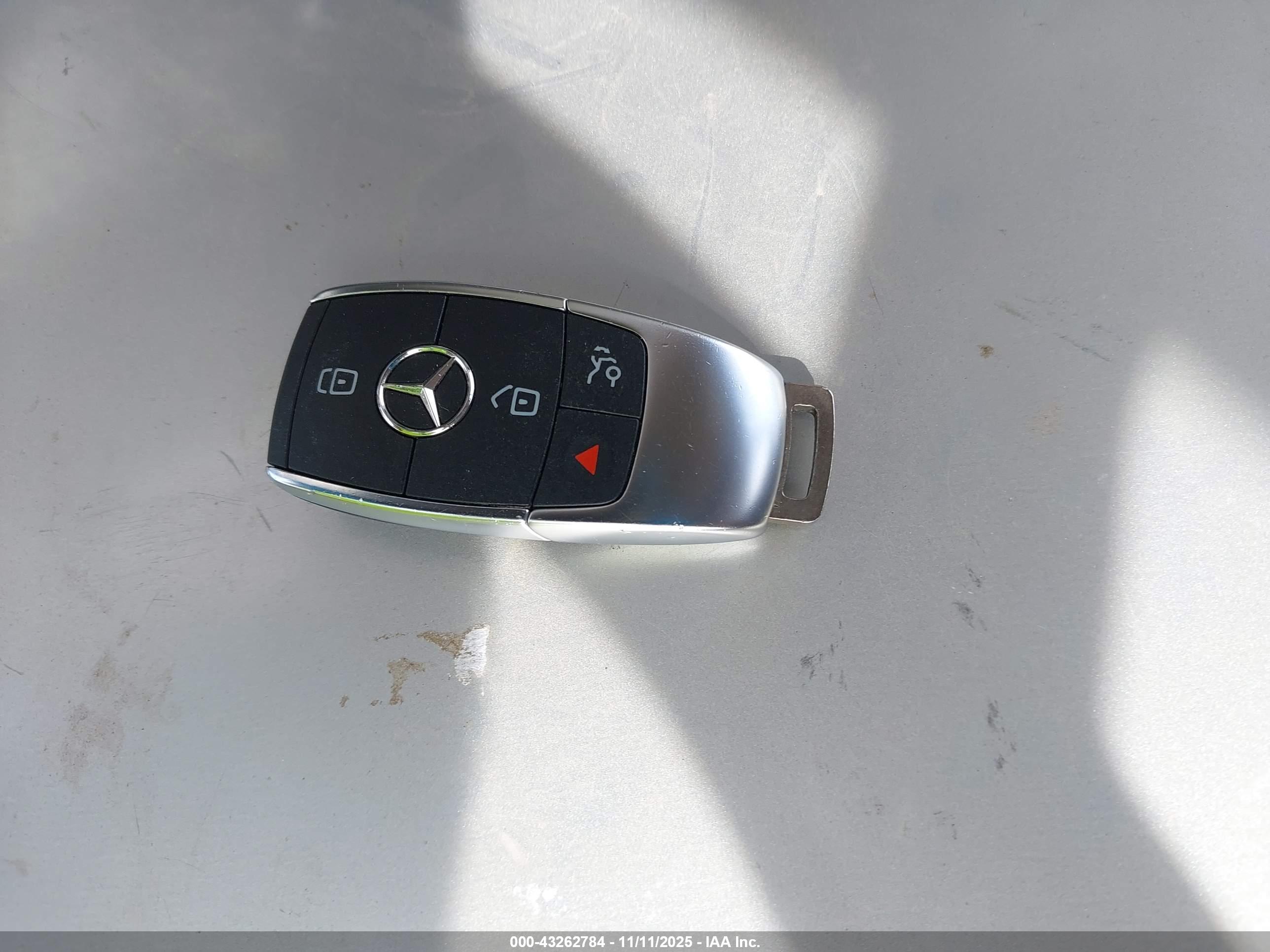 MERCEDES-BENZ GLA image 11