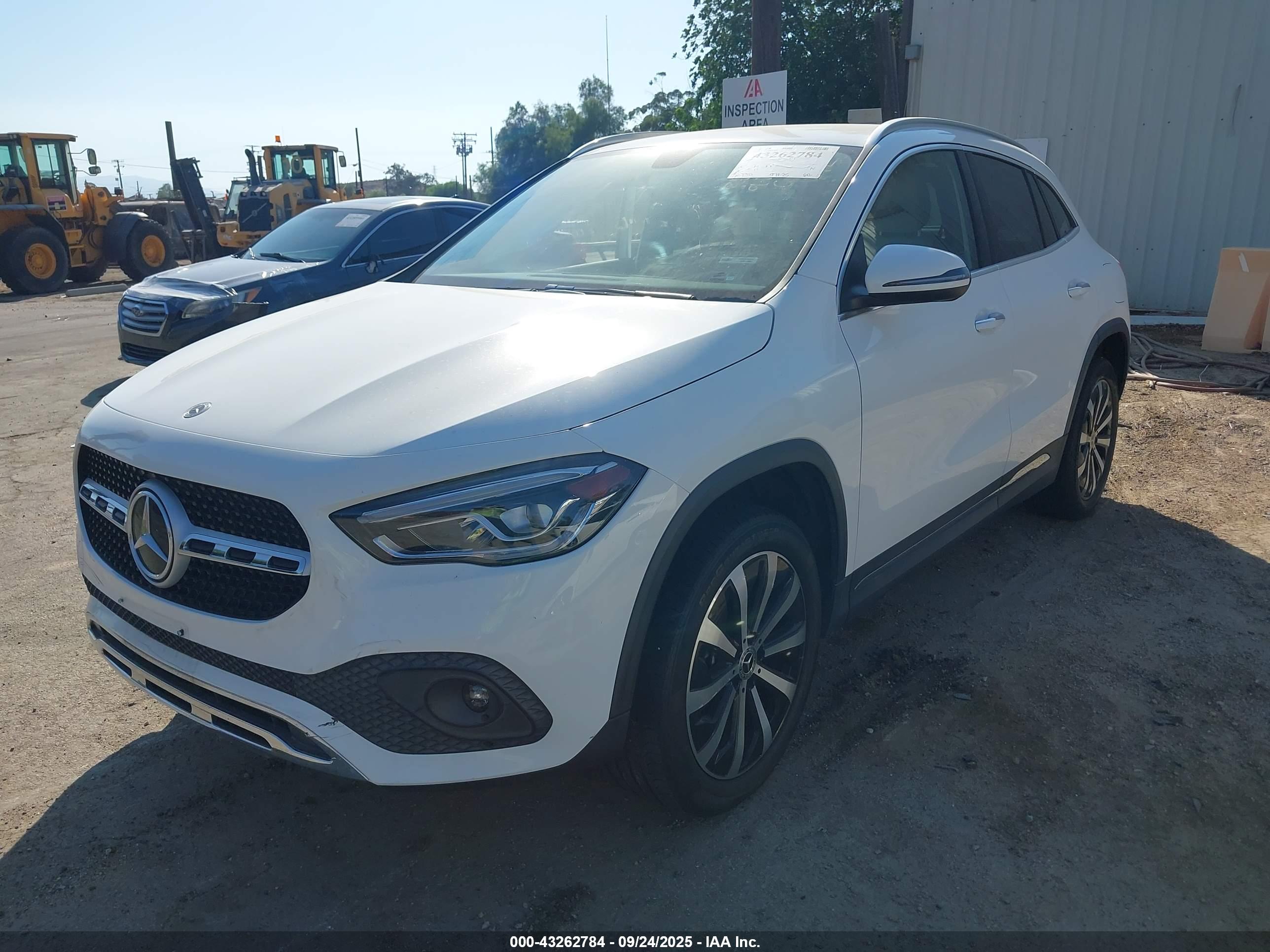 MERCEDES-BENZ GLA image 2