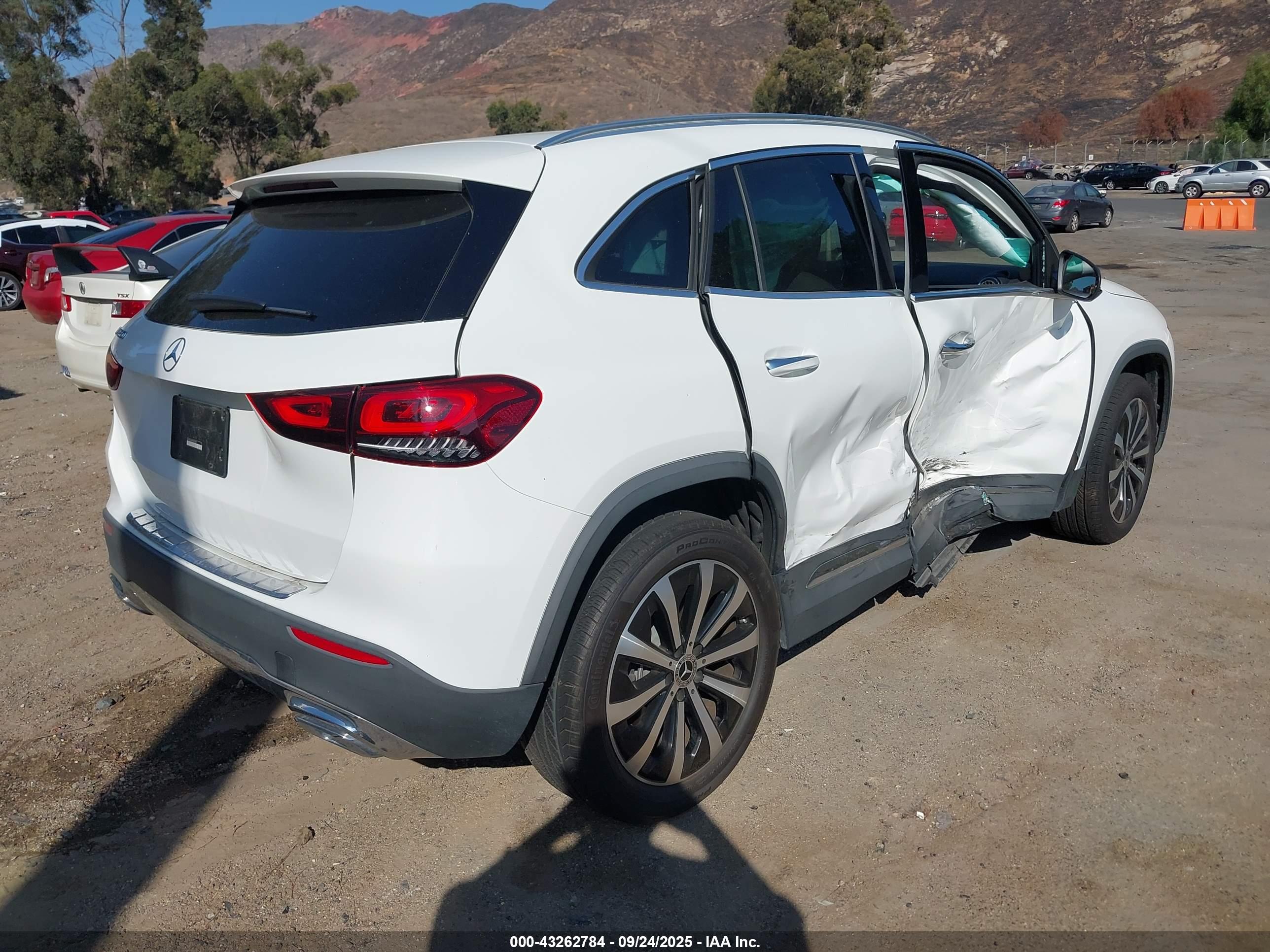MERCEDES-BENZ GLA image 4