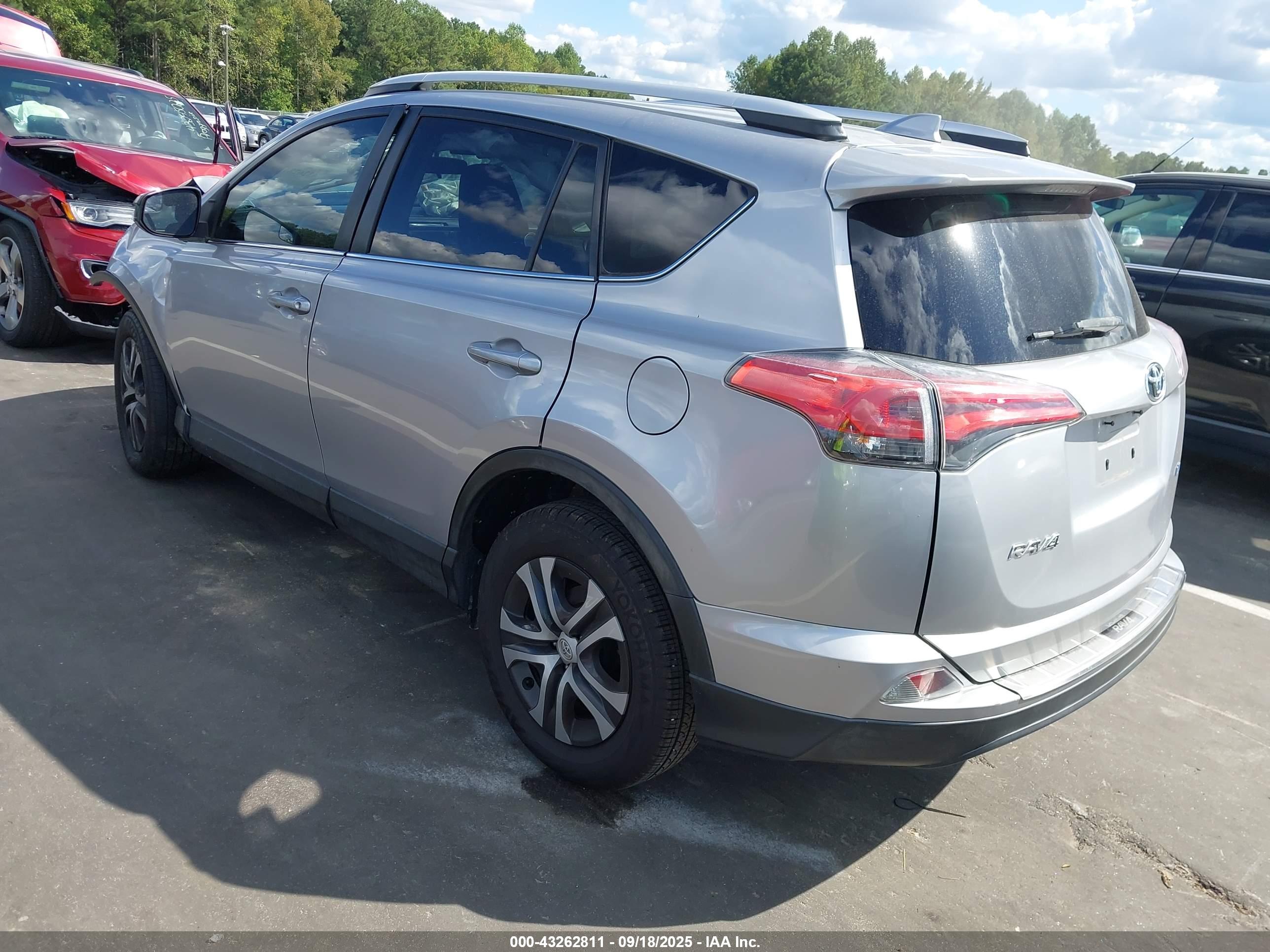 TOYOTA RAV4 image 3