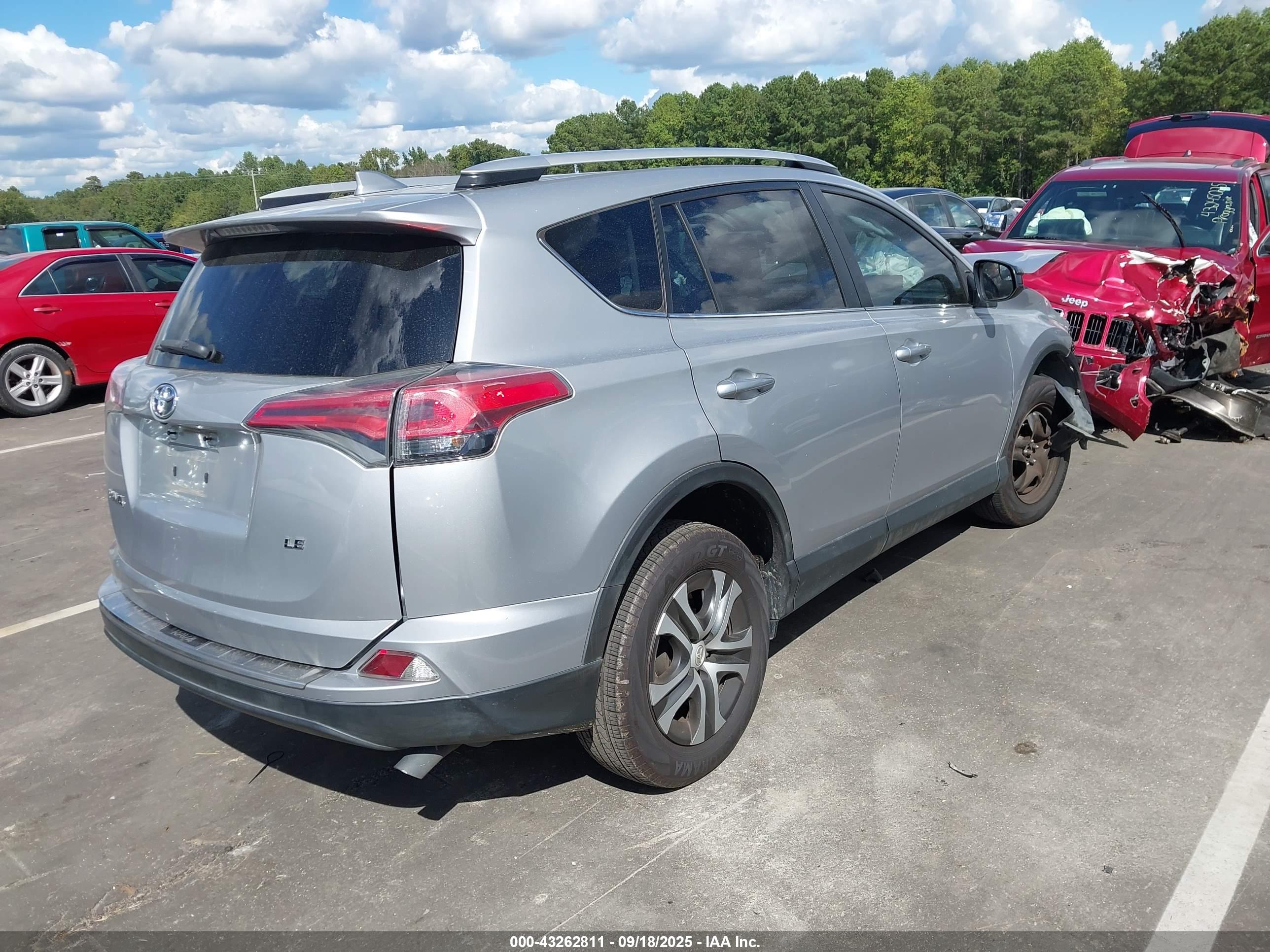 TOYOTA RAV4 image 4