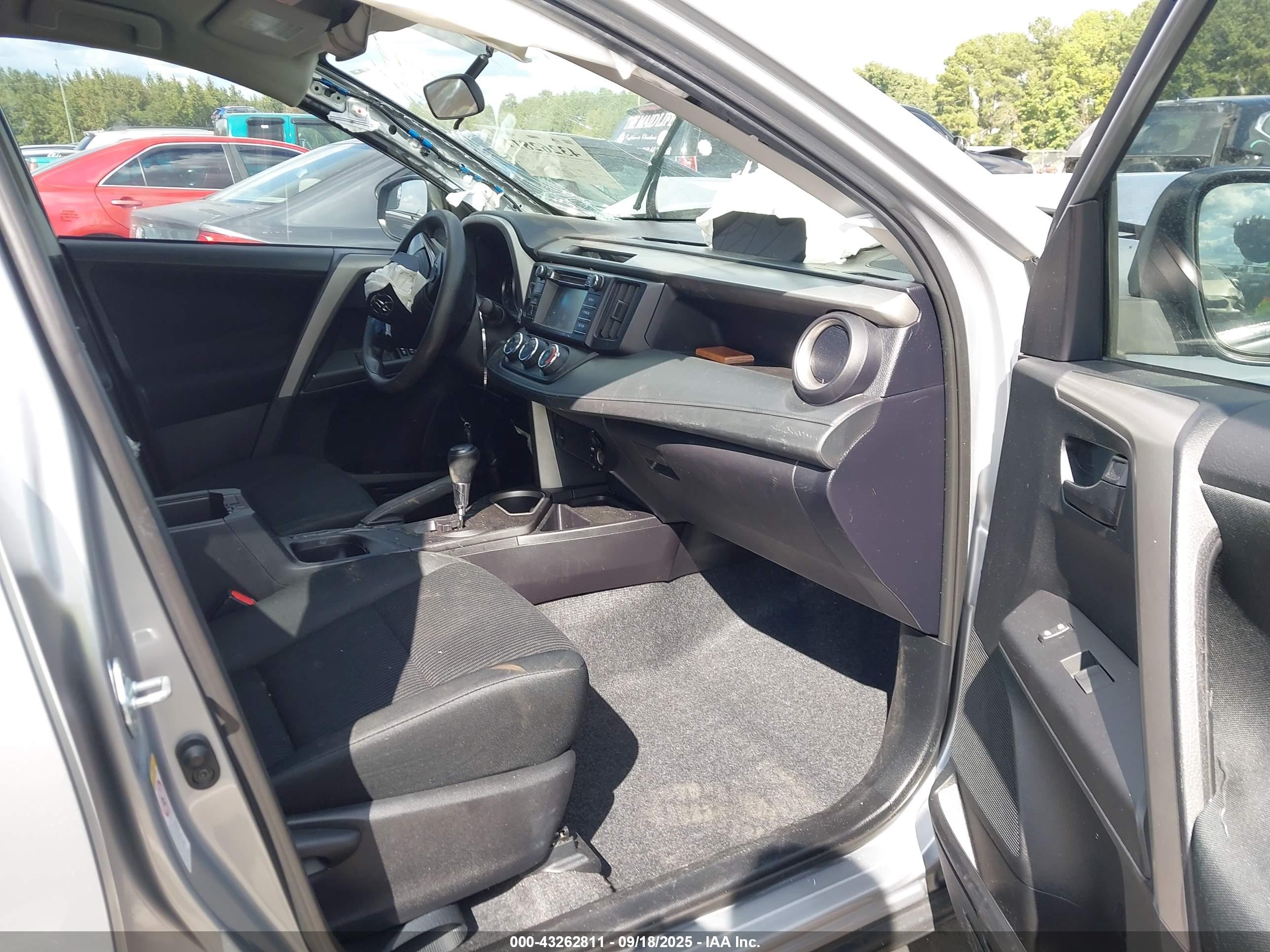 TOYOTA RAV4 image 5
