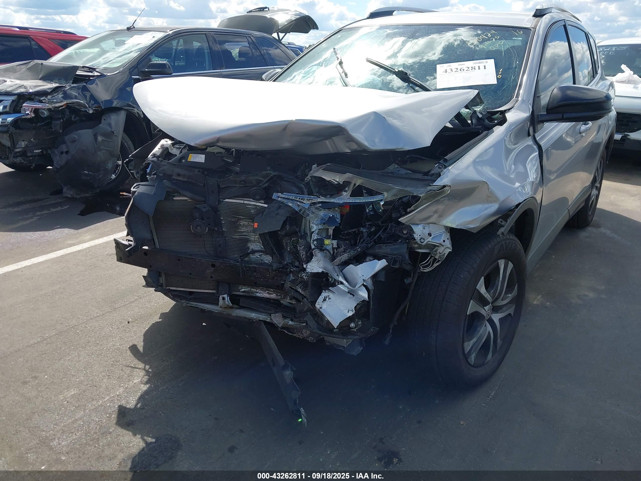 TOYOTA RAV4 image 6