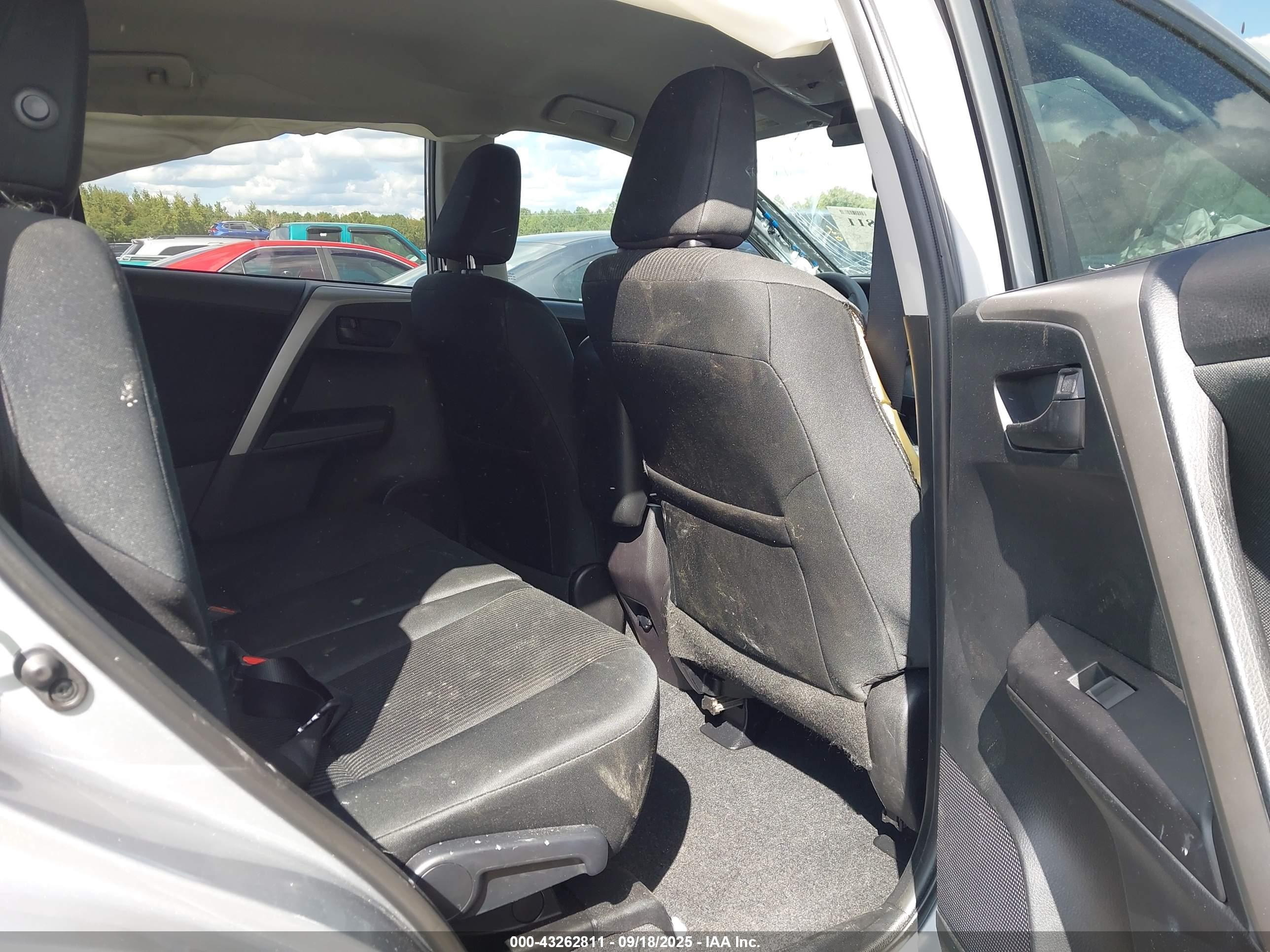 TOYOTA RAV4 image 8