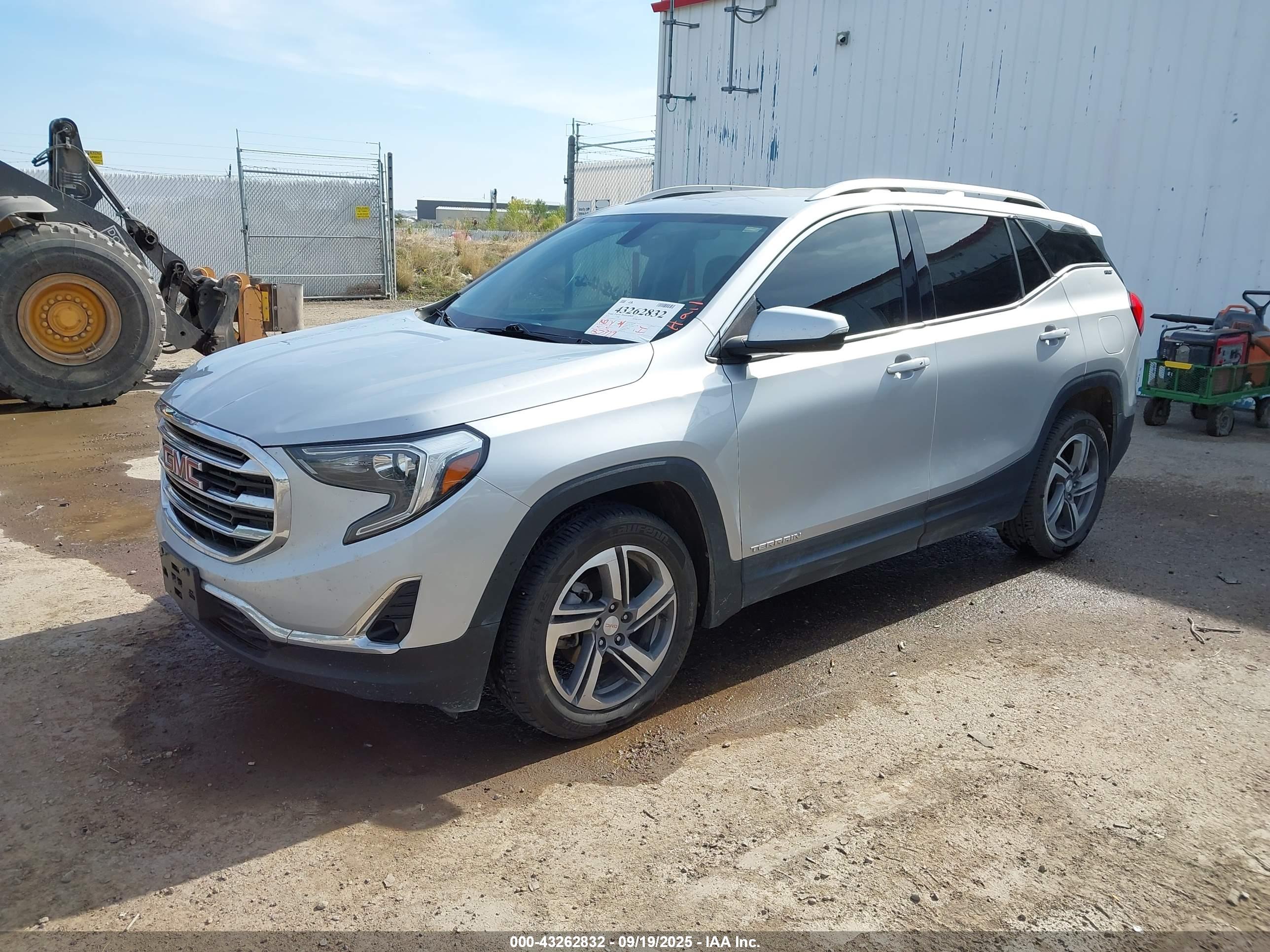 GMC TERRAIN image 2