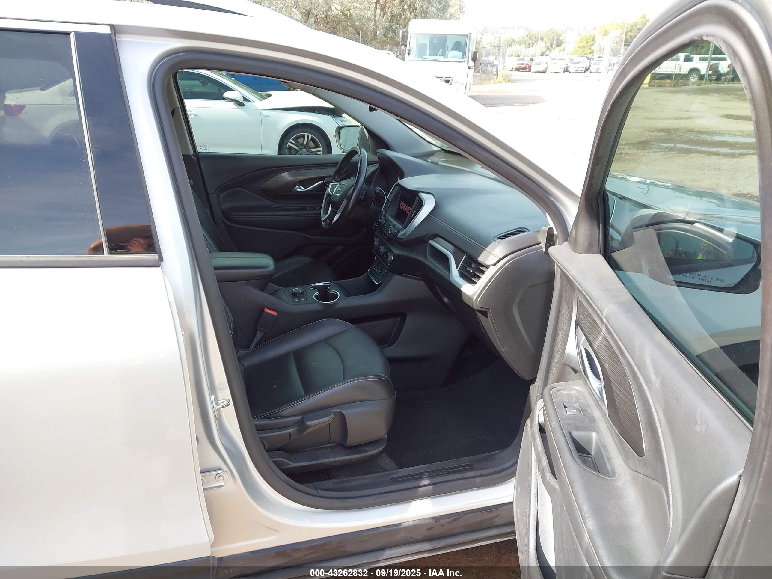 GMC TERRAIN image 5