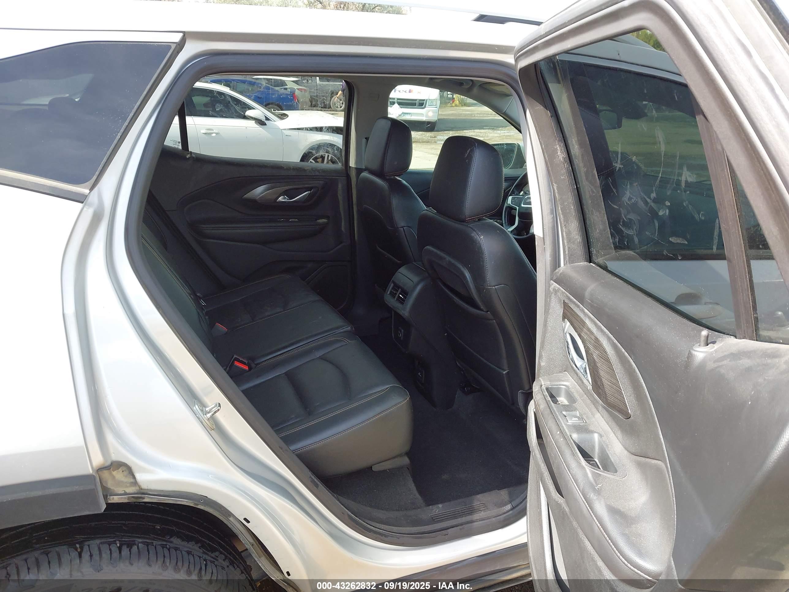 GMC TERRAIN image 8