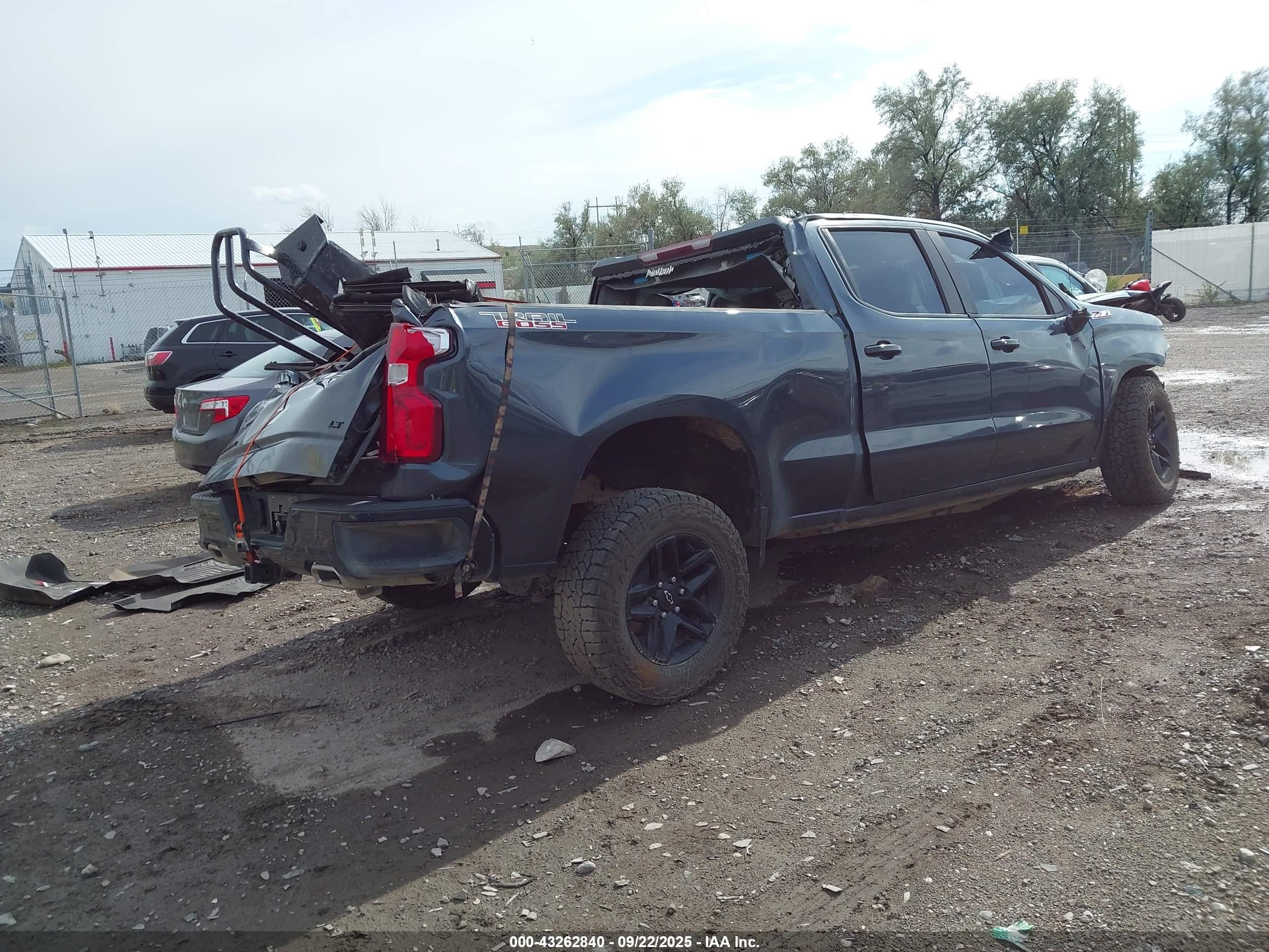CHEVROLET SILVERADO image 4