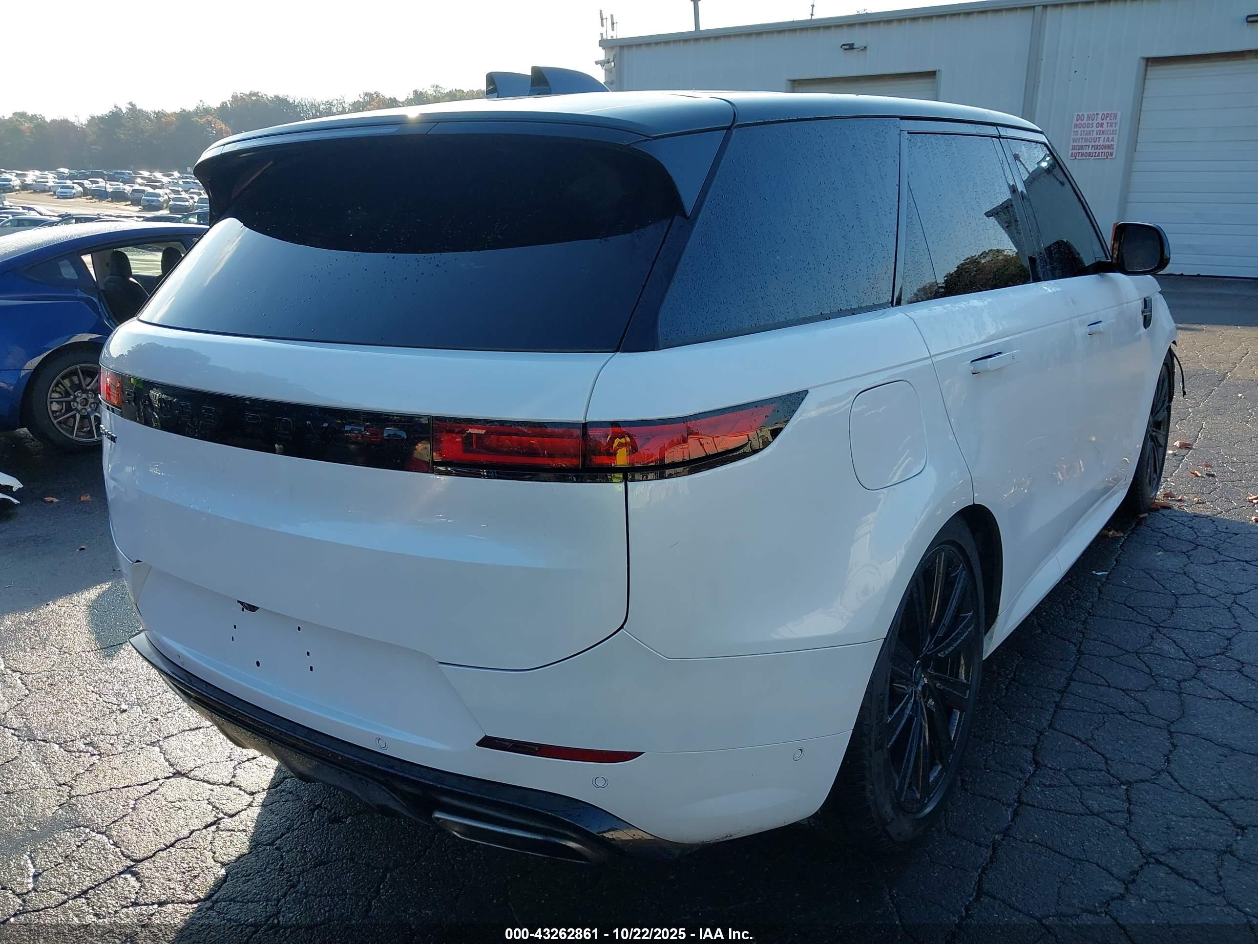 LAND ROVER image 4