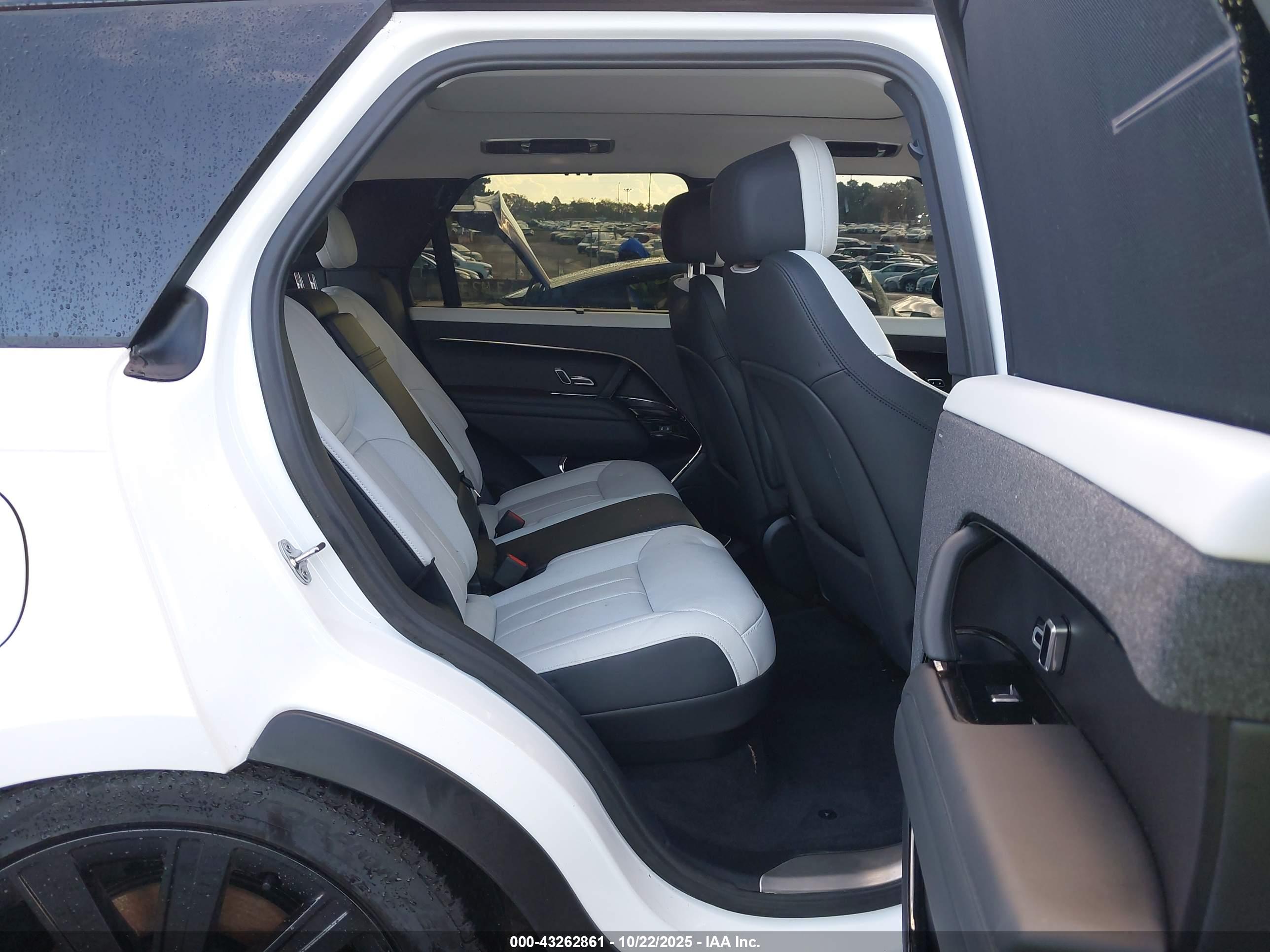 LAND ROVER image 8
