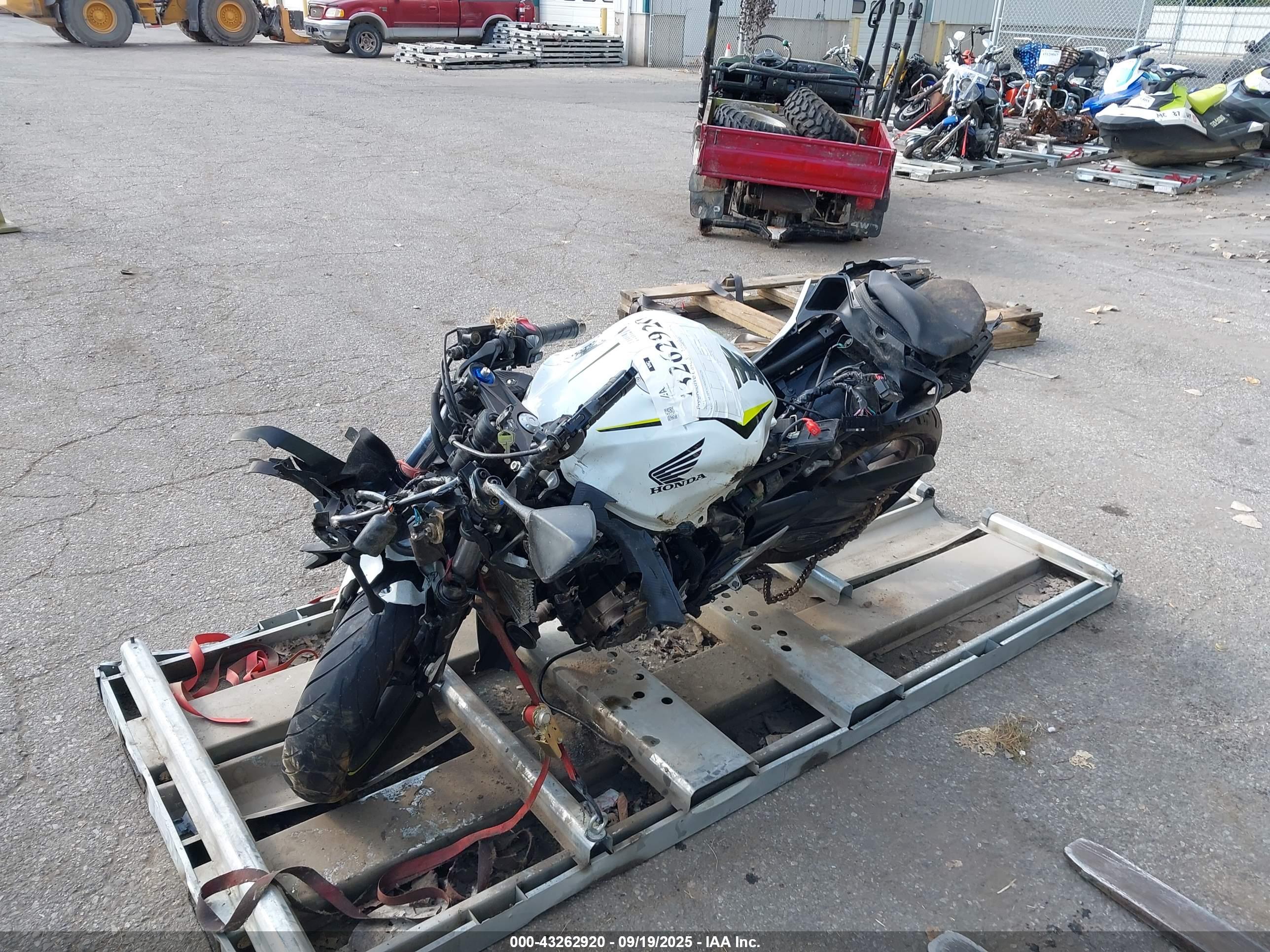 HONDA CBR500 image 2
