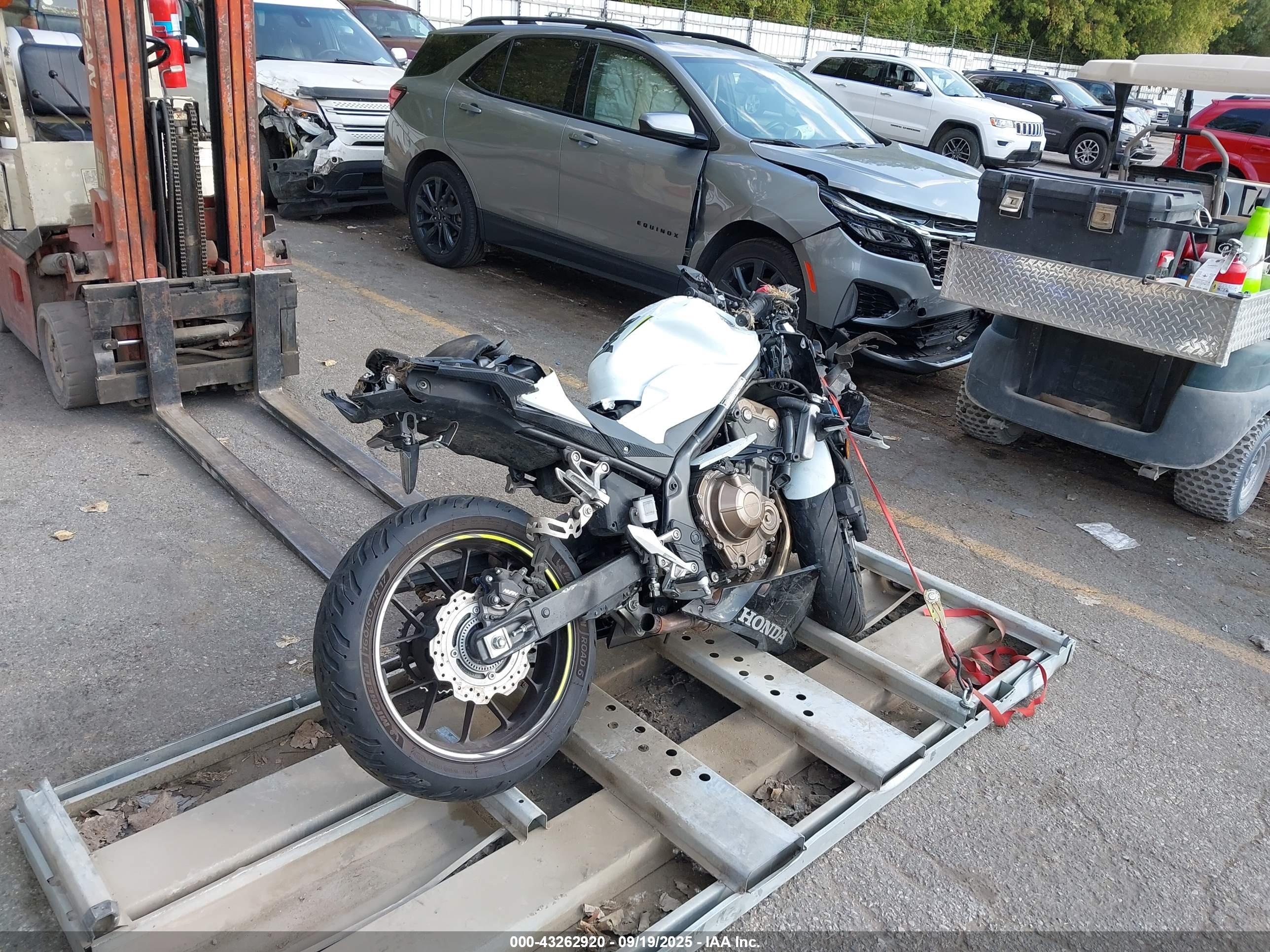 HONDA CBR500 image 4