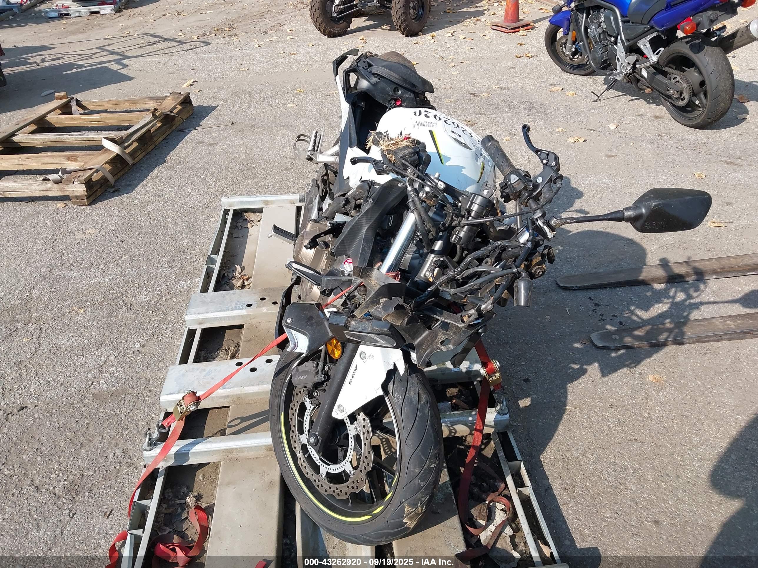 HONDA CBR500 image 5