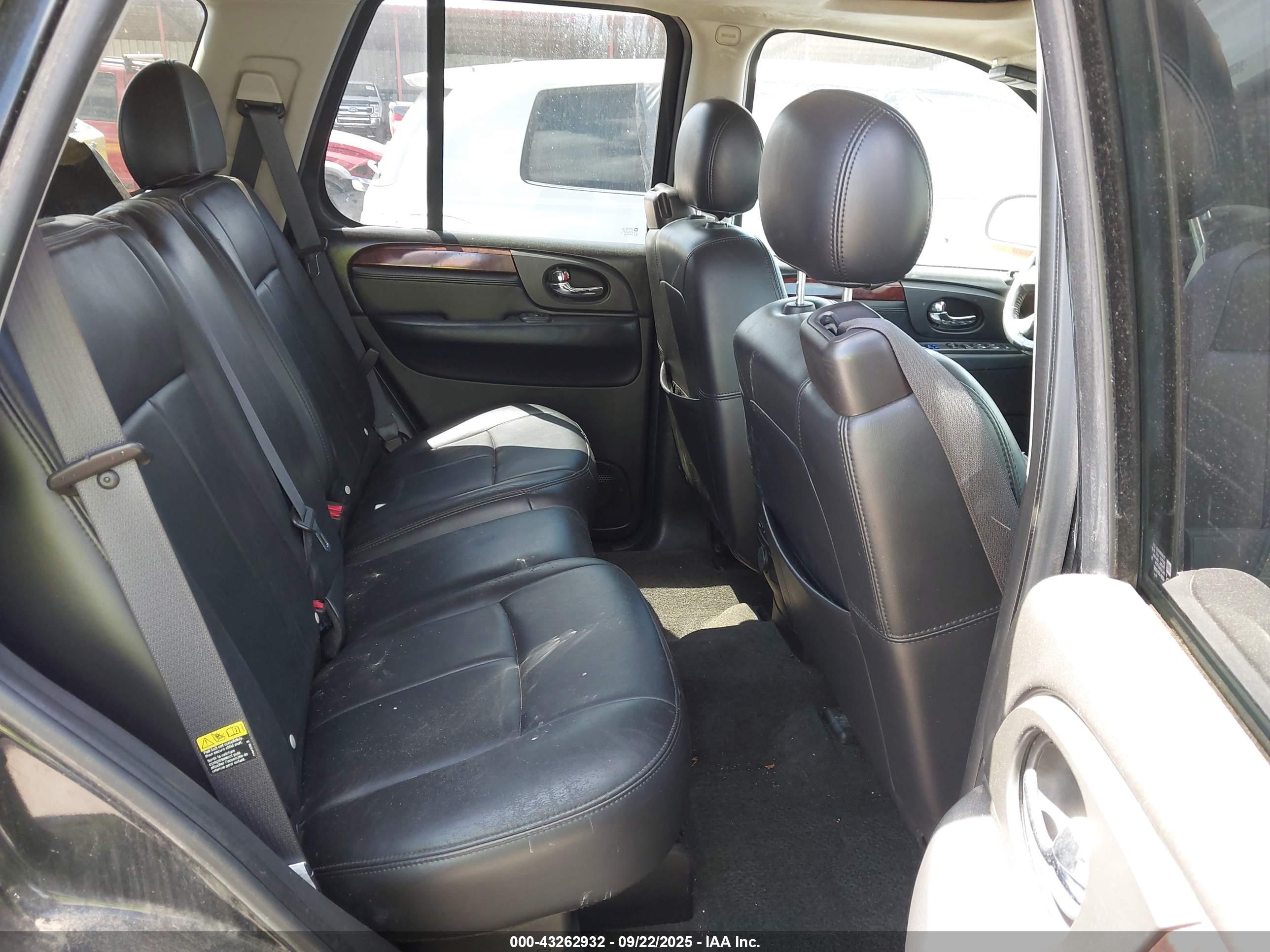 GMC ENVOY image 8
