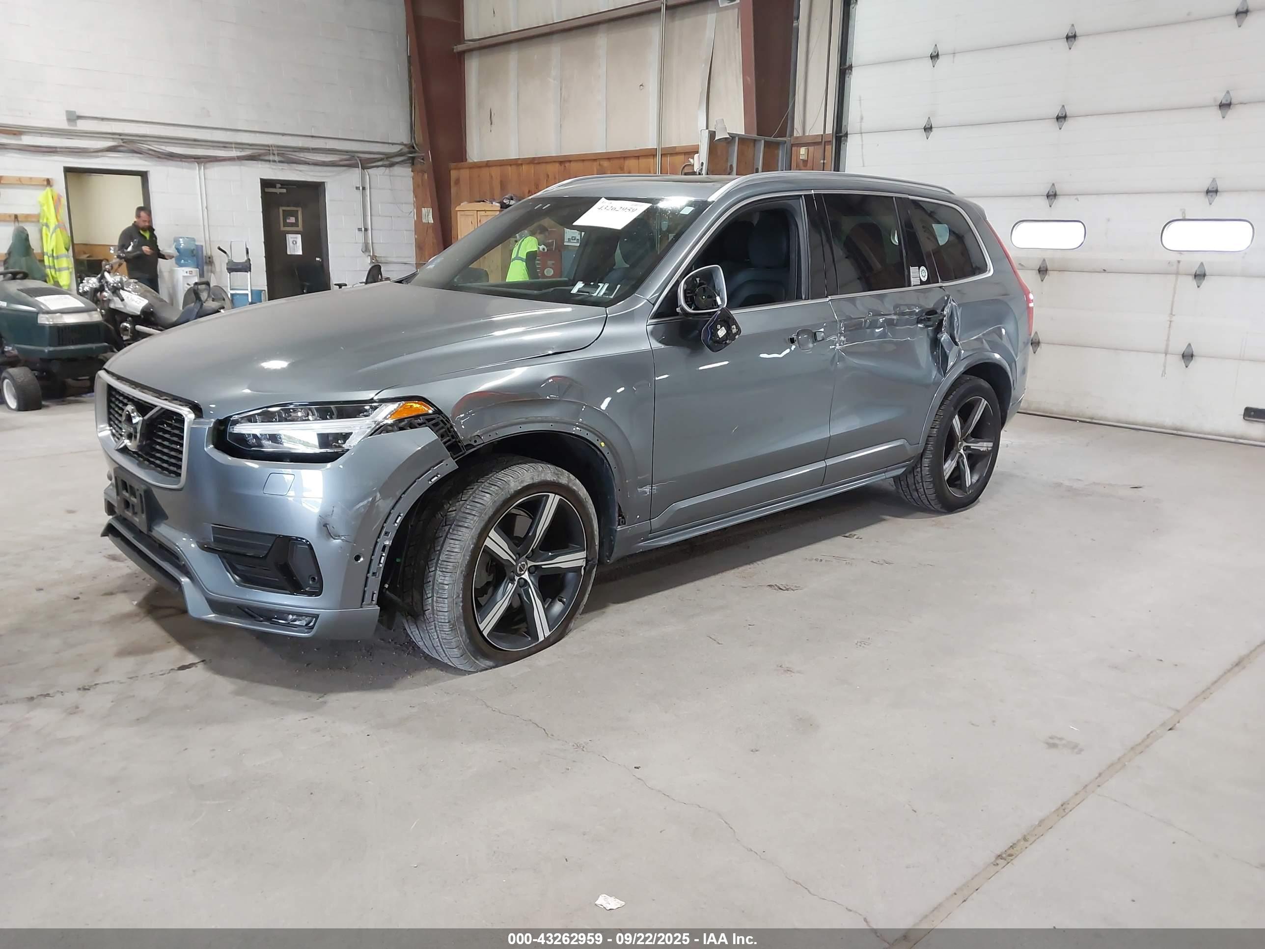 VOLVO XC90 image 2
