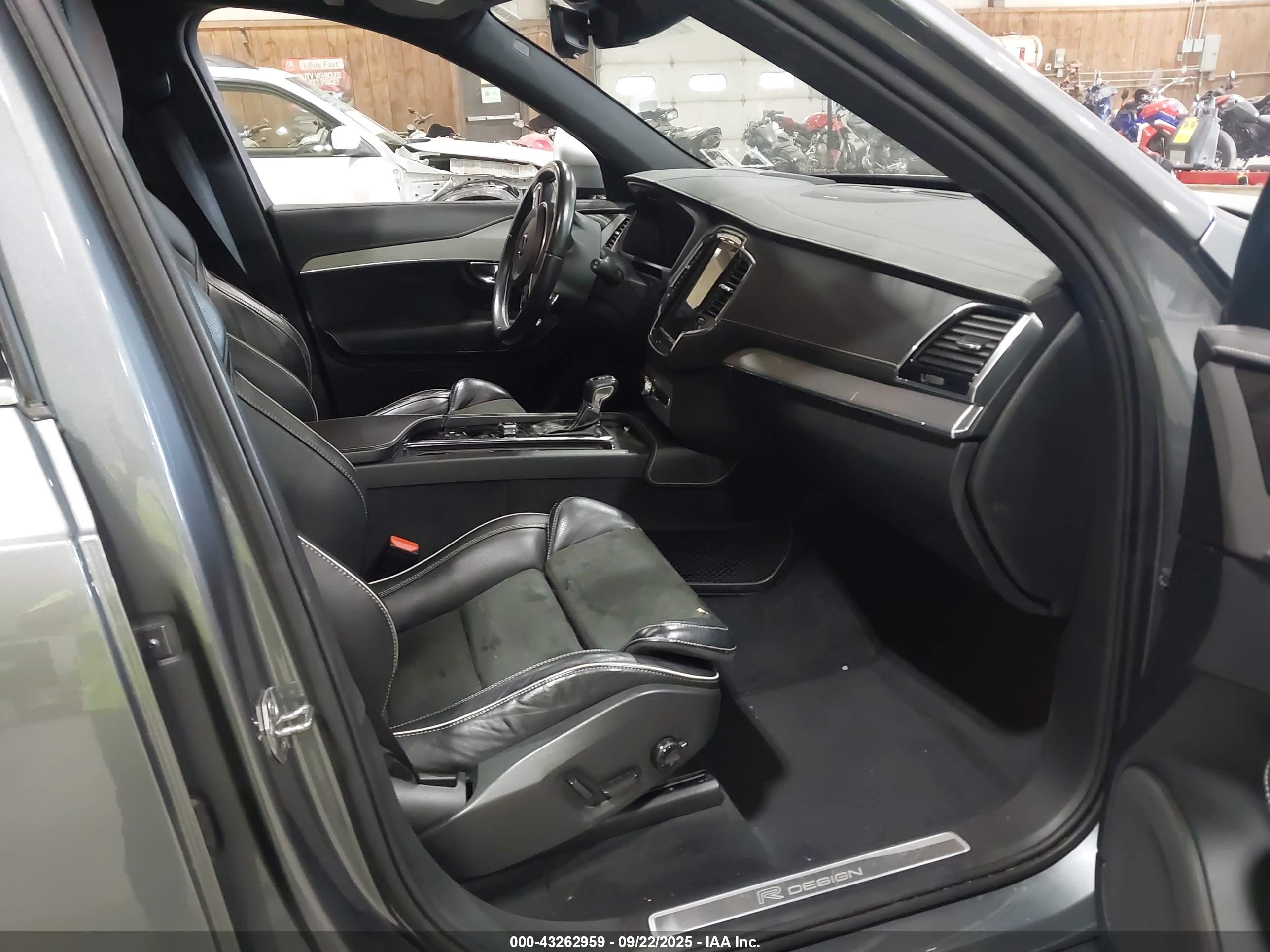 VOLVO XC90 image 5