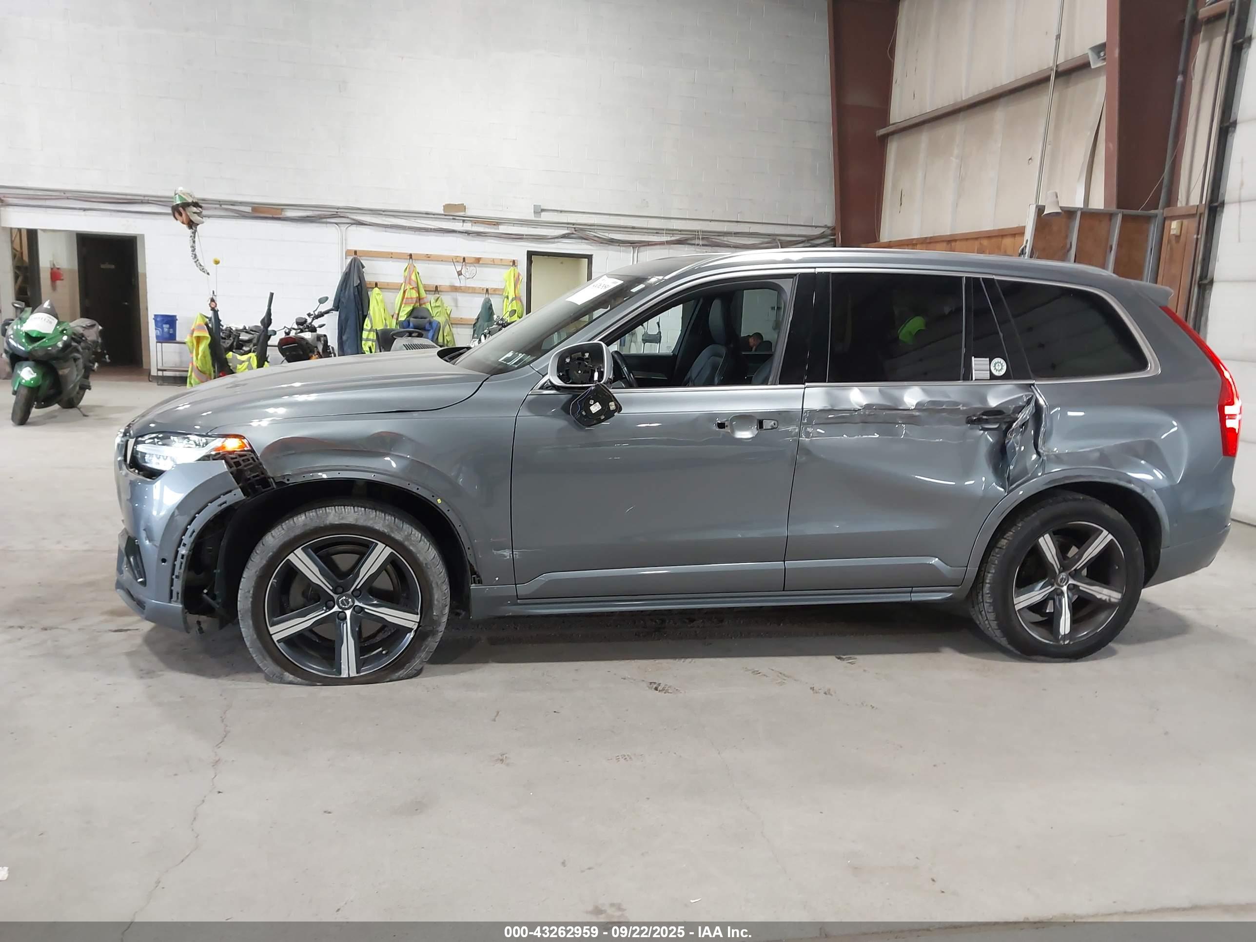 VOLVO XC90 image 6