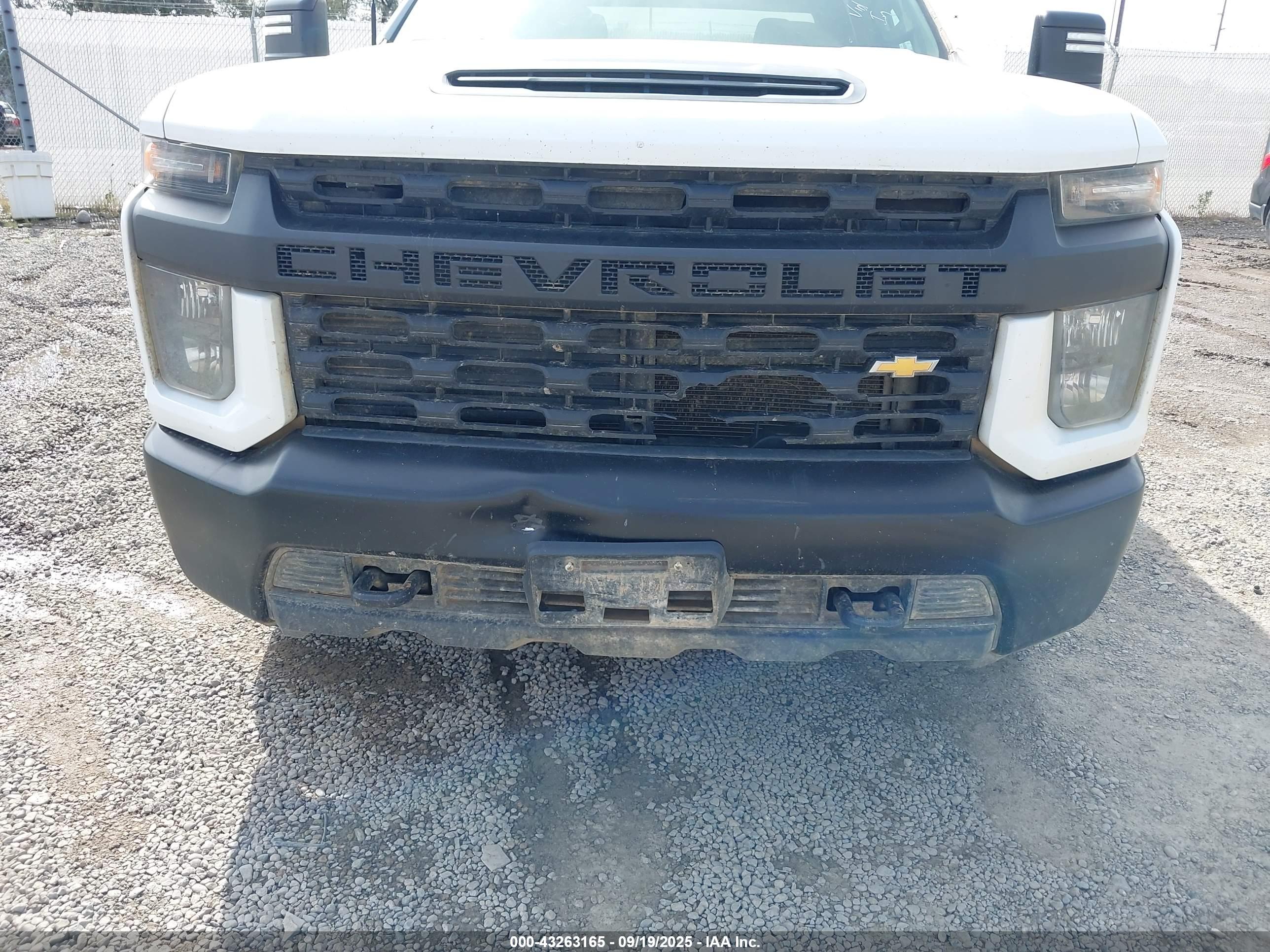 CHEVROLET SILVERADO image 6