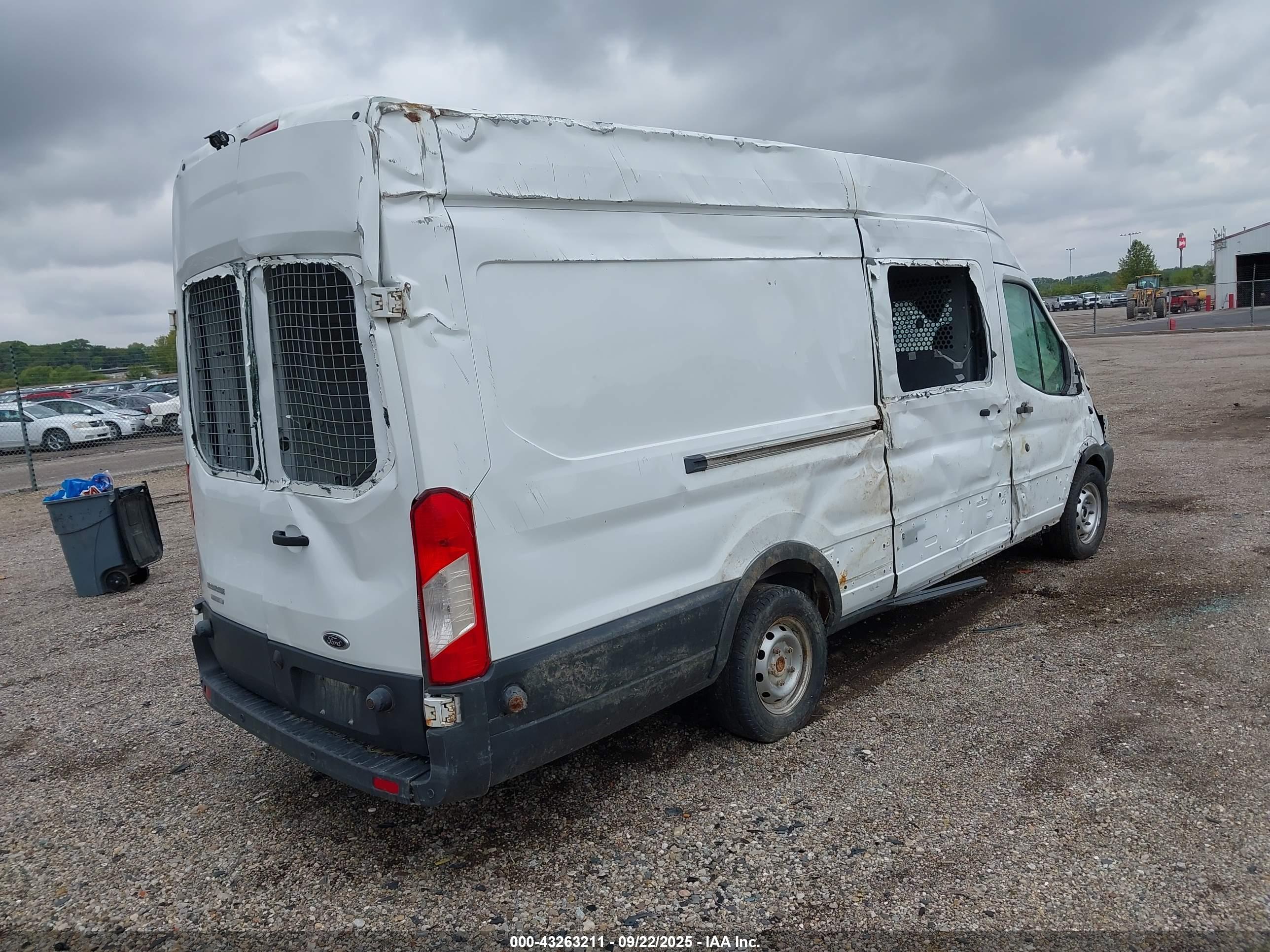 FORD TRANSIT-350 image 4