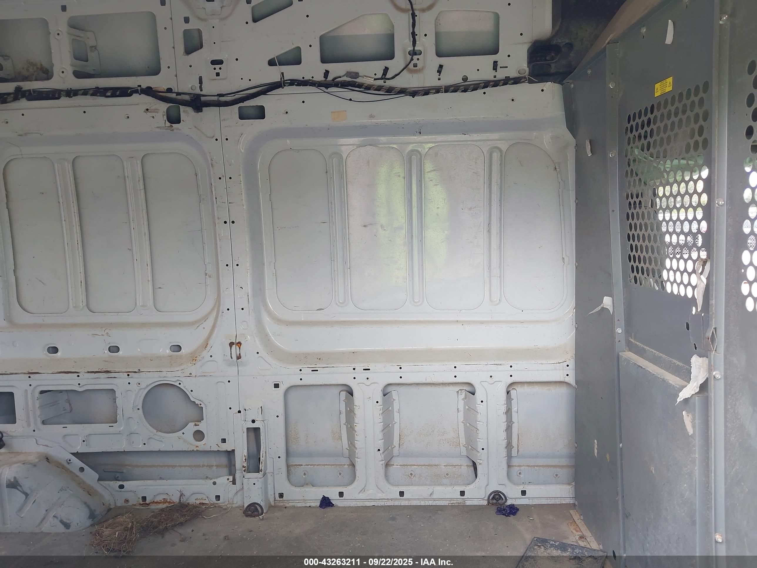 FORD TRANSIT-350 image 8