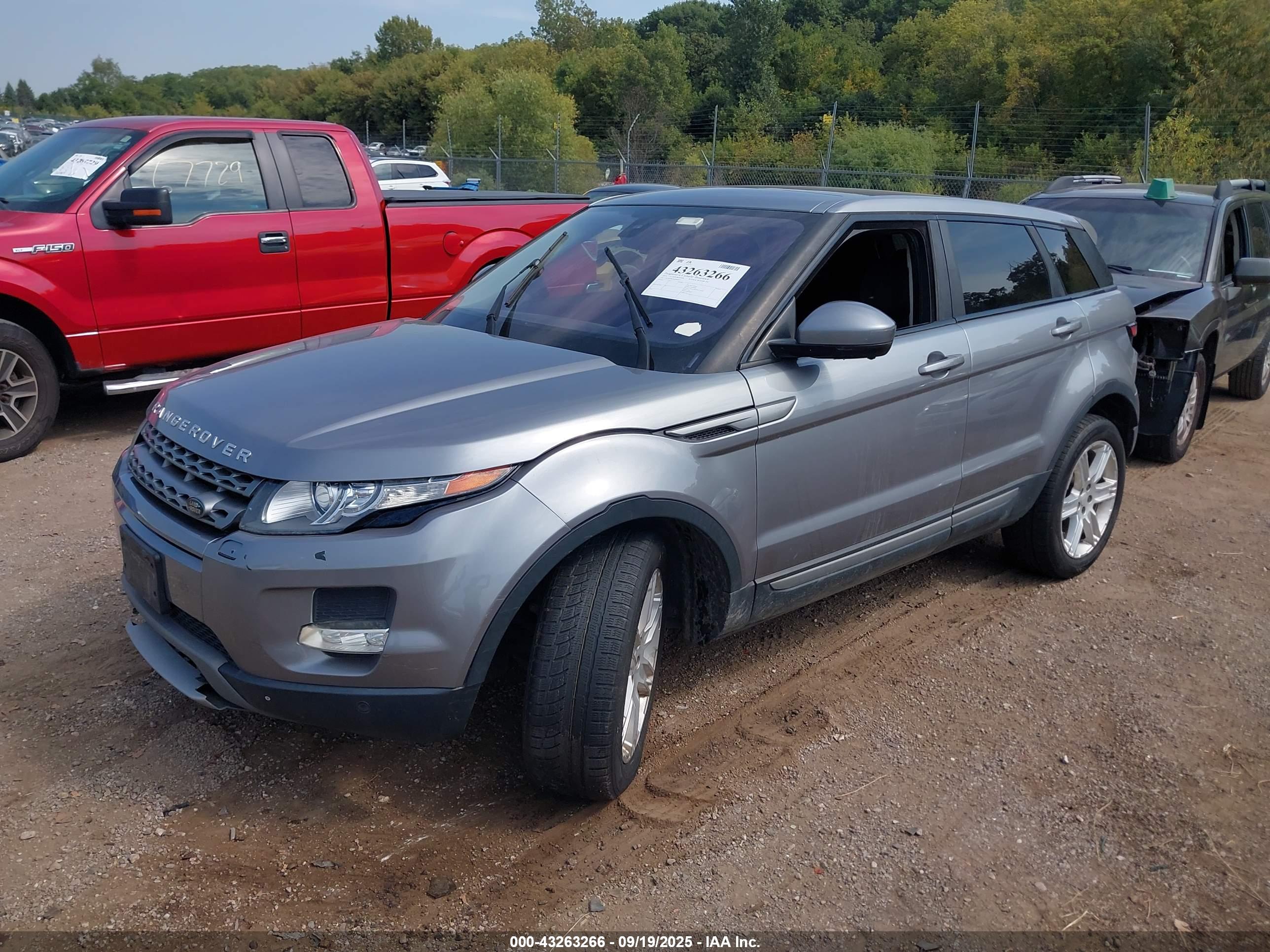 LAND ROVER image 2