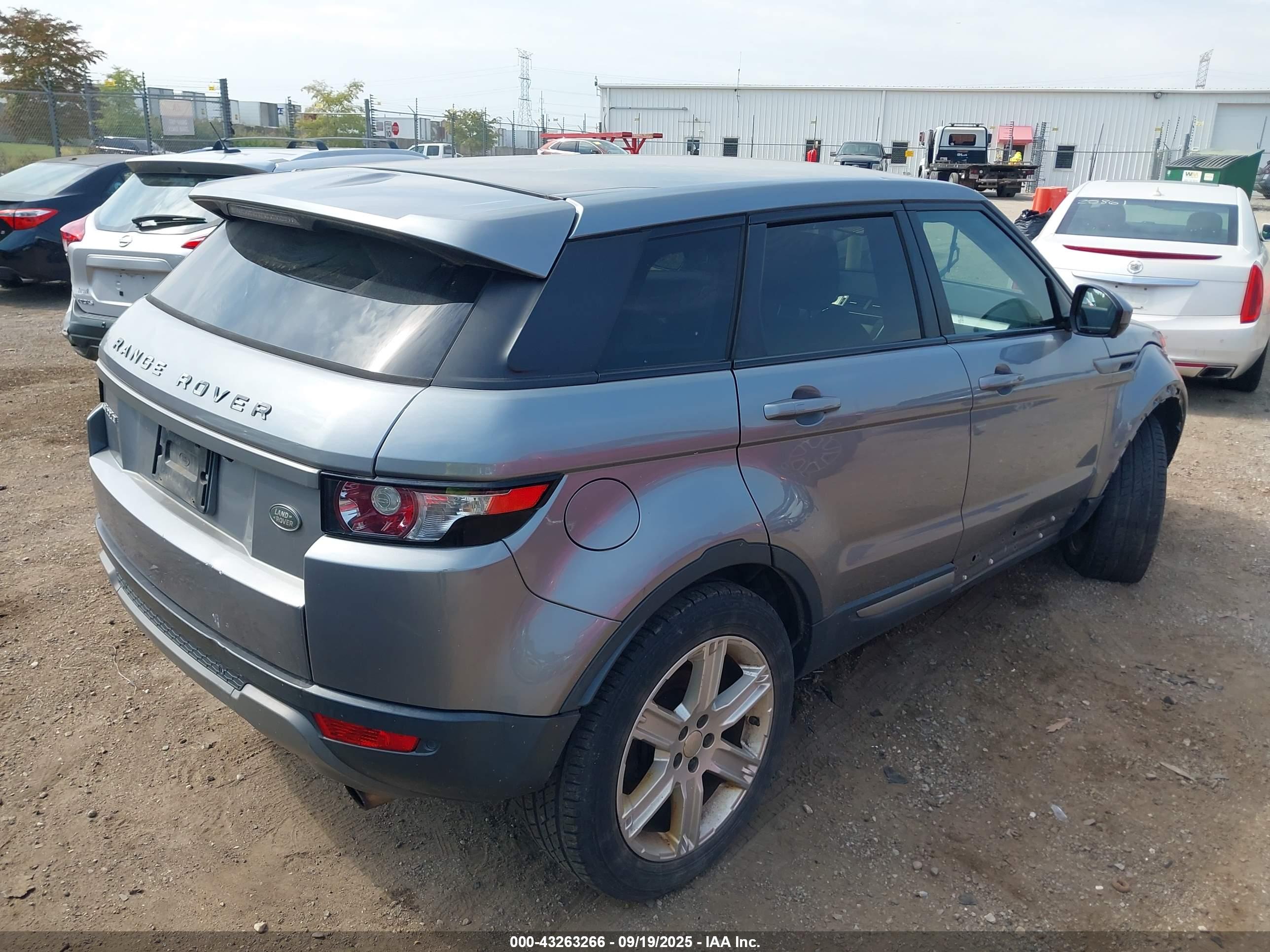 LAND ROVER image 4