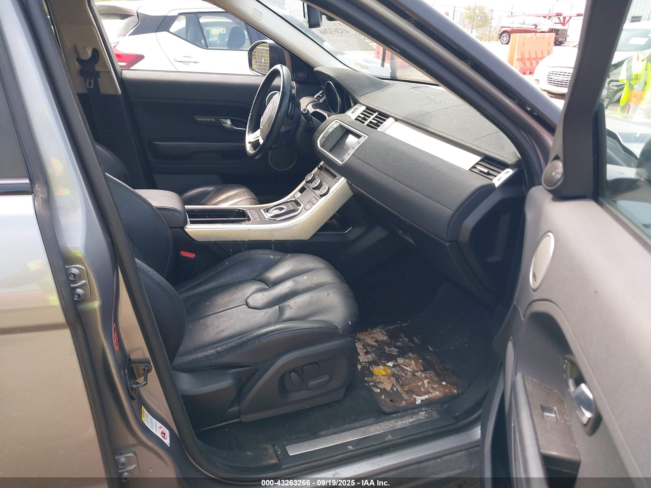 LAND ROVER image 5