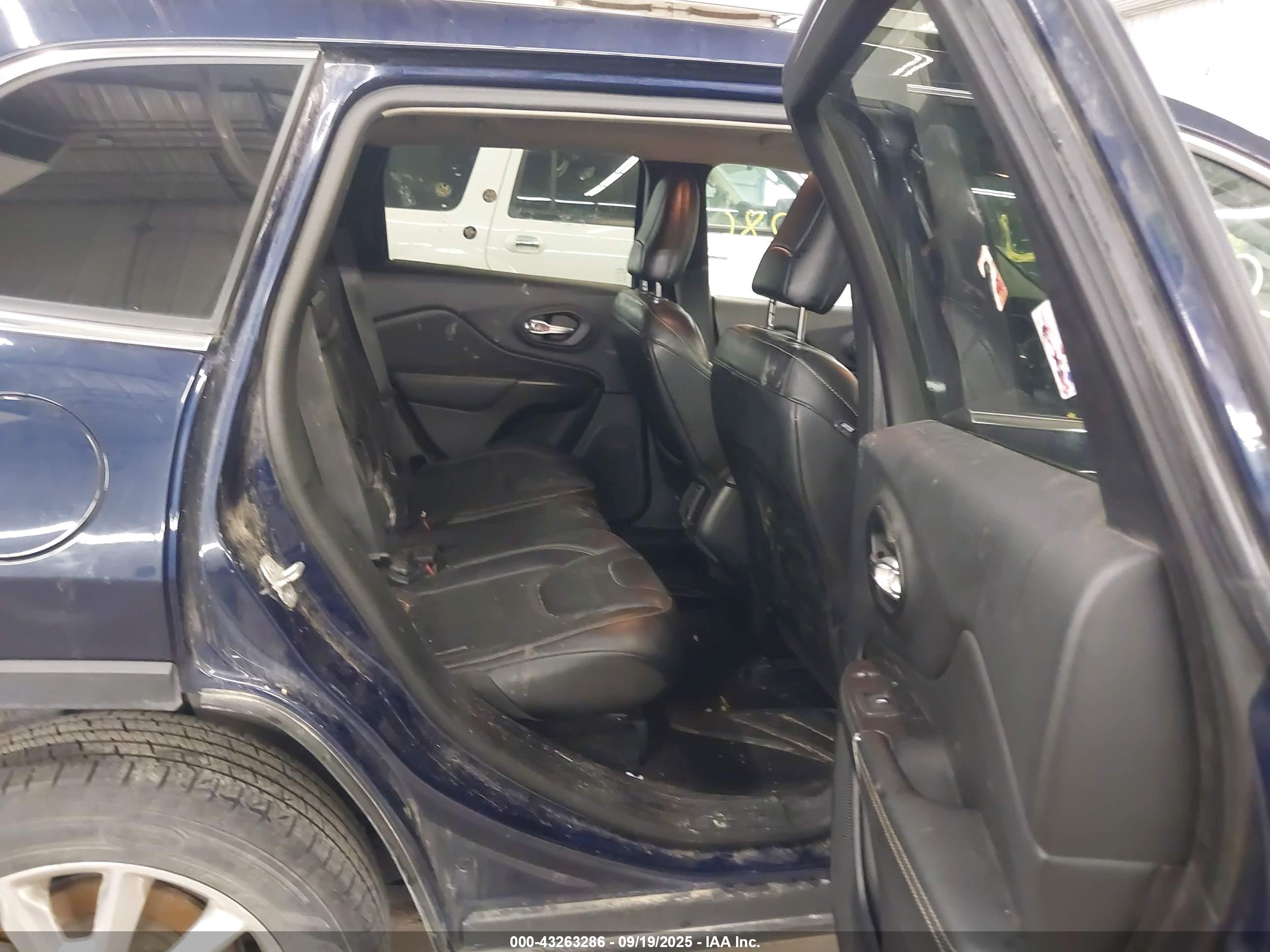JEEP CHEROKEE image 8