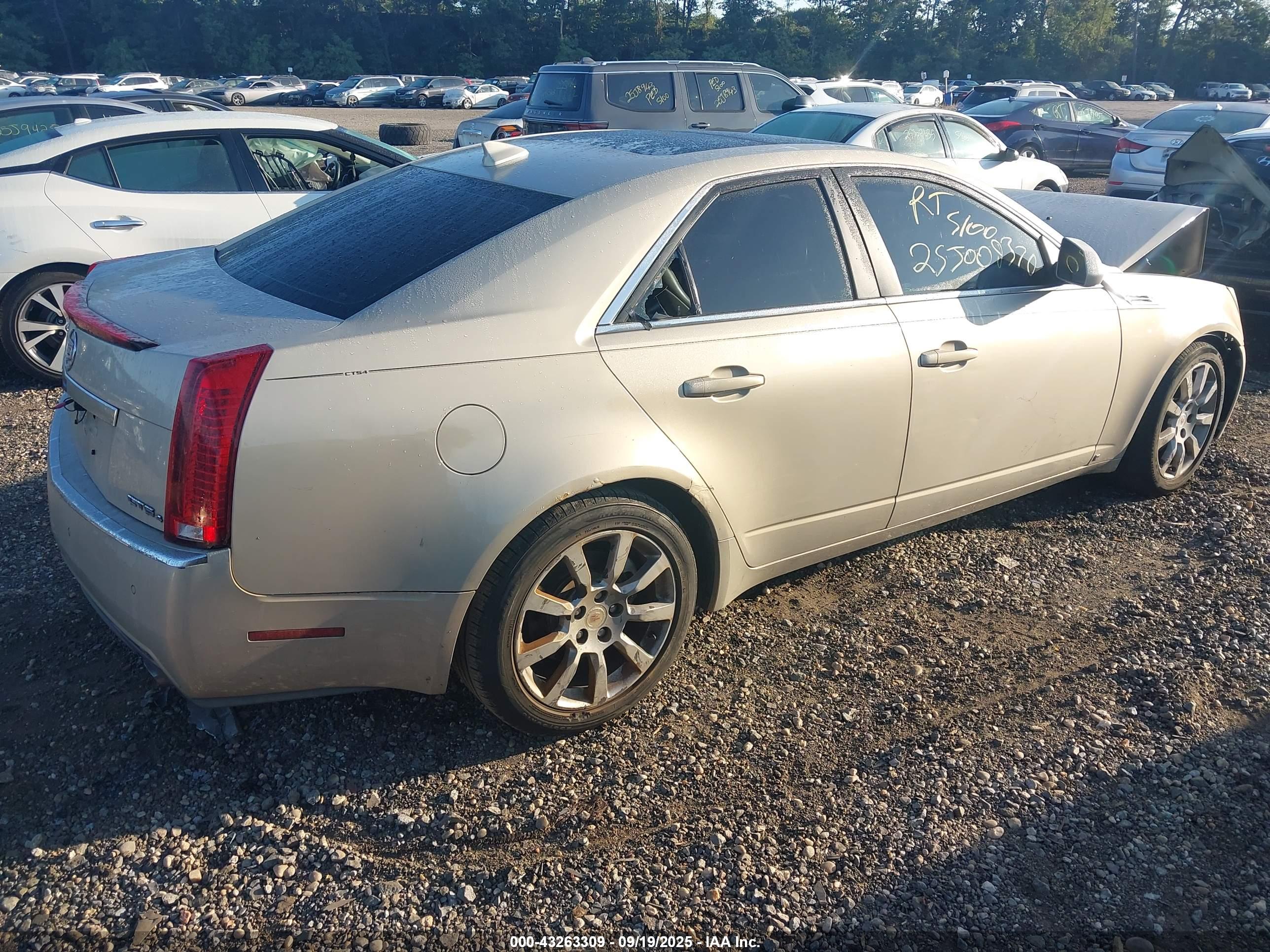 CADILLAC CTS image 4